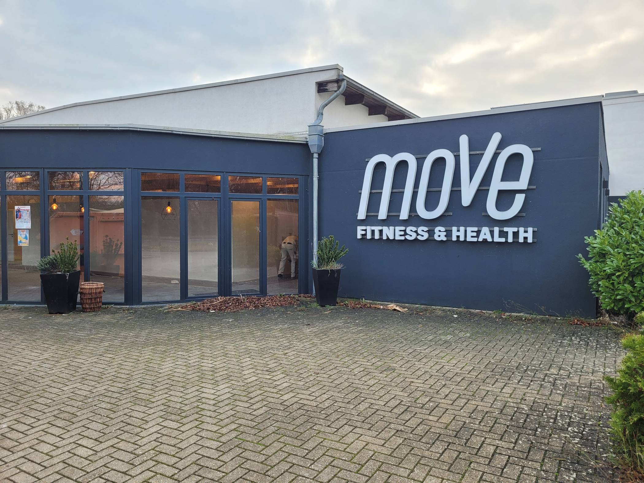 Ehemaliges Fitnessstudio "Move" ersetzt die Bürgerhalle Königshoven als Flüchtlingsunterkunft.