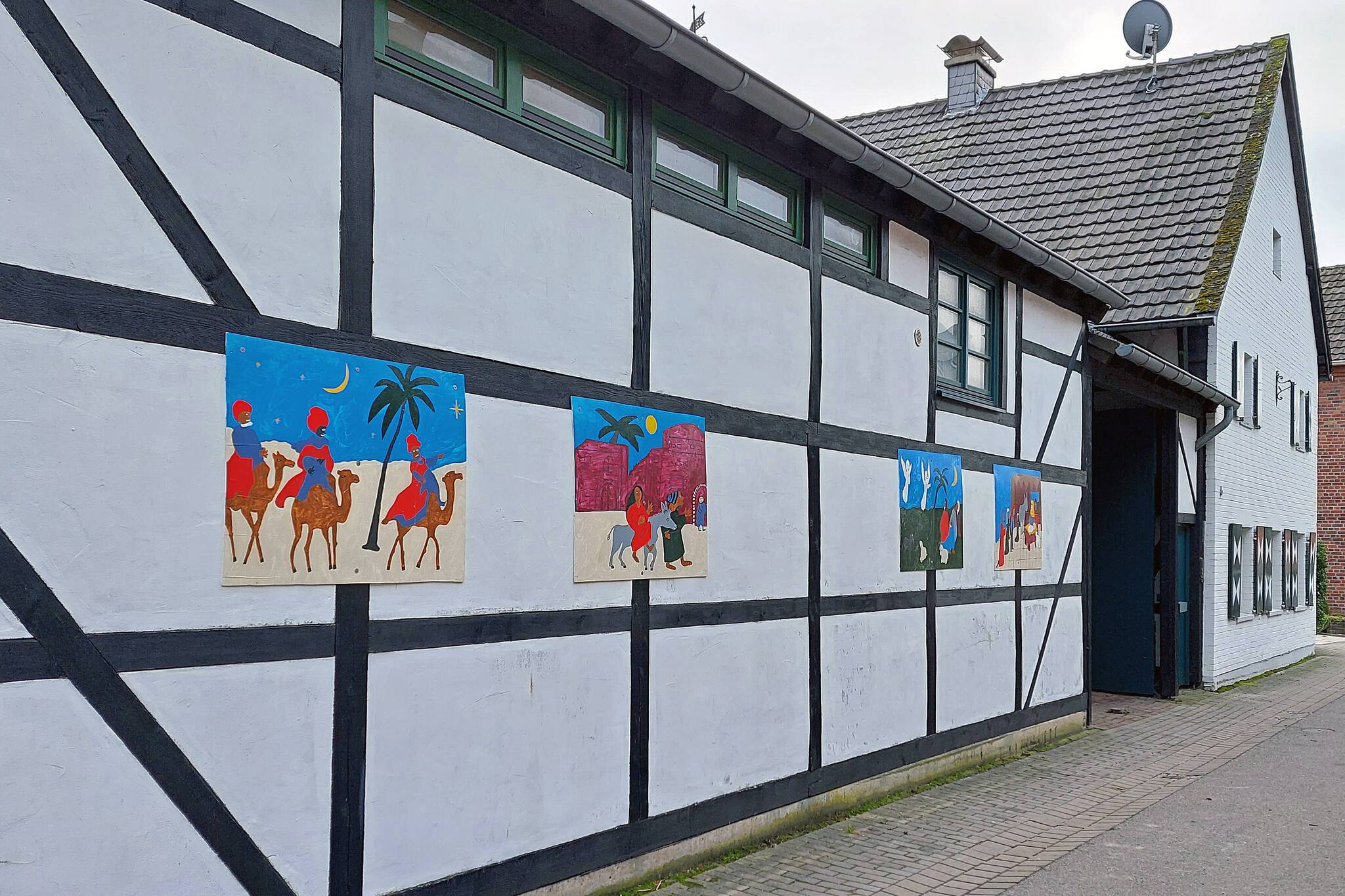 Mehrere Bilder gibt es auf dem Krippenweg in Wallrath zu entdecken.