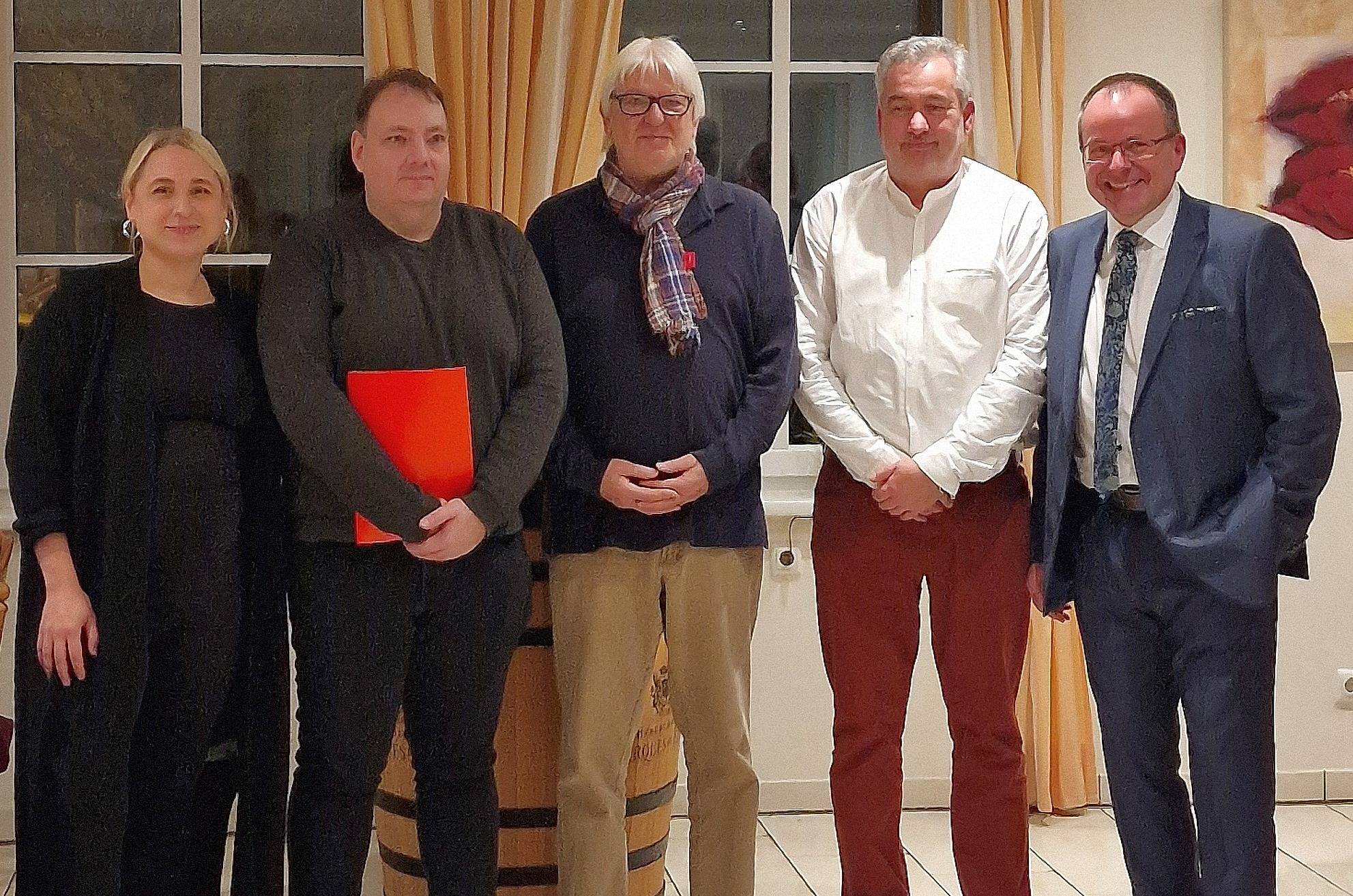  Die SPD-Ortsvereinsvorsitzenden Anna Strohbach (ganz links) und Norbert John (rechts) mit den Jubilaren Björn Gretzke, Horst Hofmann und Ralf Pritzke (von links).    