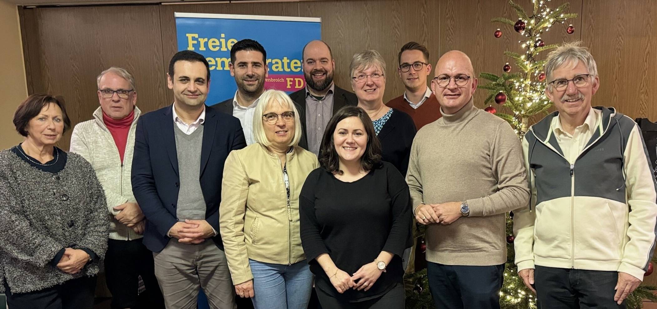 Von links: Erika Voets, Dr. Peter Cremerius, Bijan Djir-Sarai MdB, Steffen Büttgenbach, Claudia Probst, Tim Tressel, Marina Tressel, Margot Becker, Niclas Bier, Markus Schumacher und Frithjof Probst.   