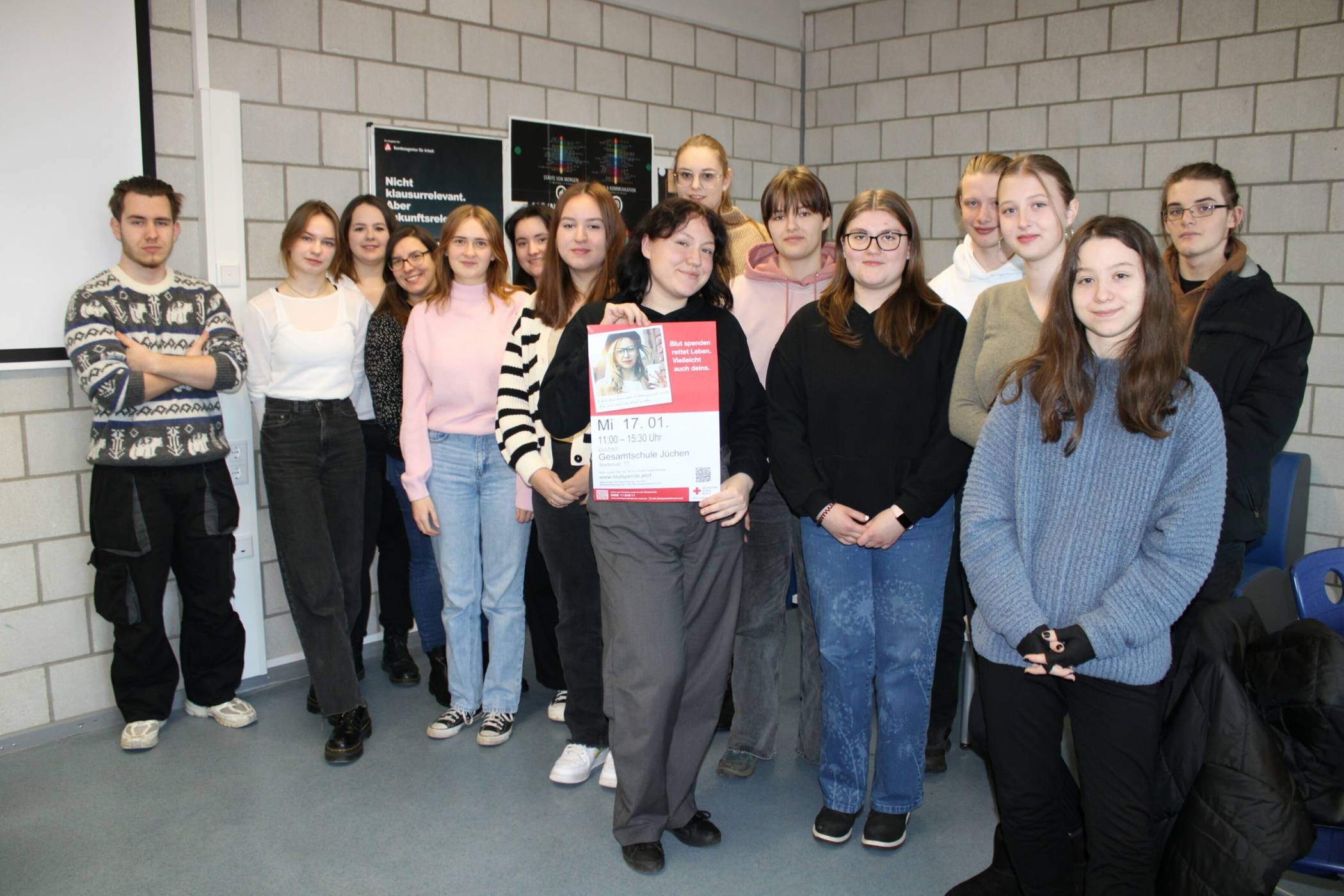 Die „1. Hilfe“-AG der Gesamtschule Jüchen unterstützt die Blutspende-Aktion am kommenden Mittwoch tatkräftig.  