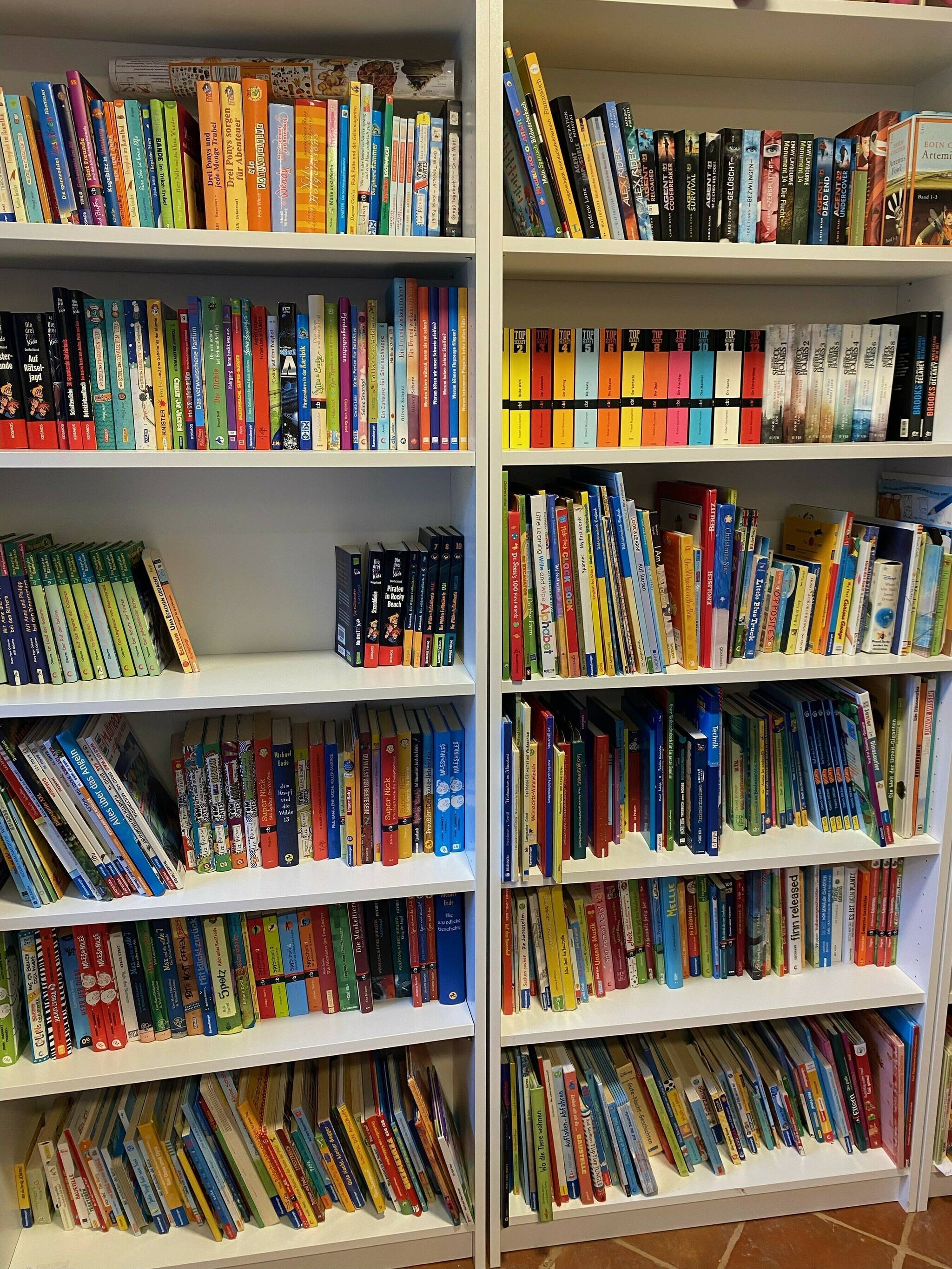 Die Auswahl in der Kinder- und Jugendbücherei wächst.