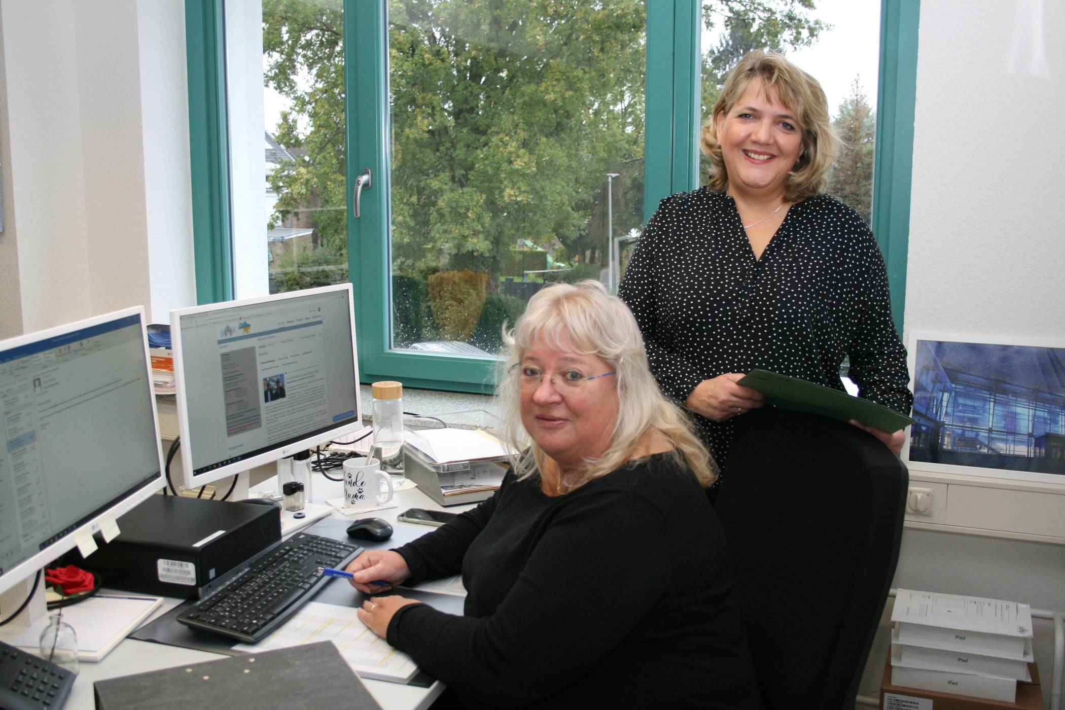  Andrea Schiffer (l.) und Ursula Schmitz sind die Gleichstellungsbeauftragte der Stadt Jüchen.  