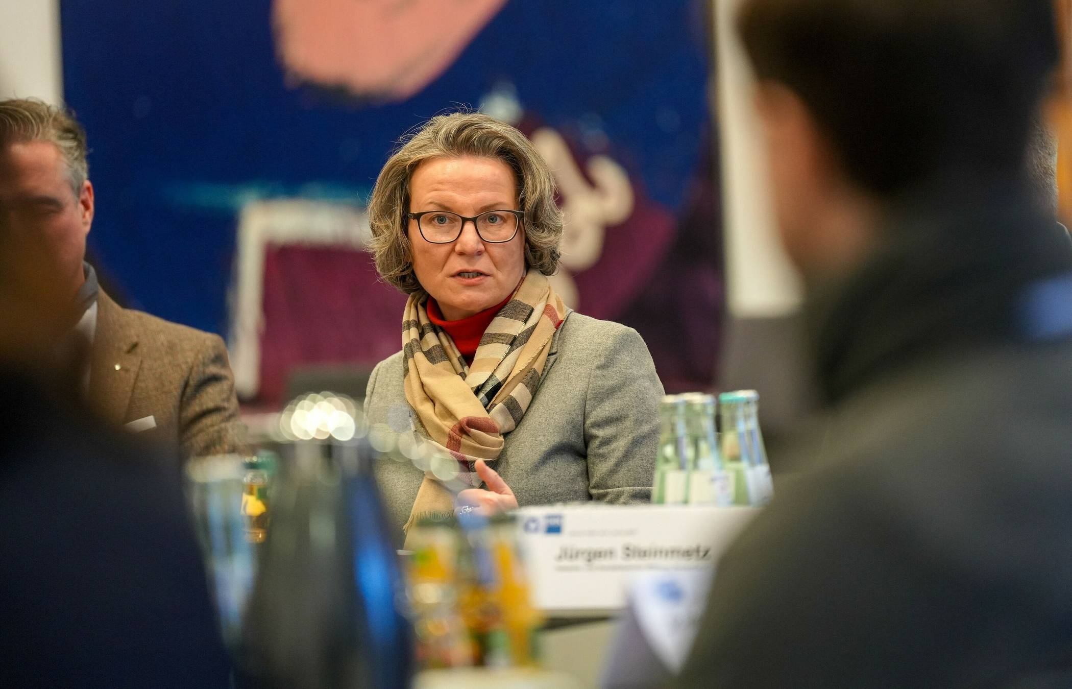 Ina Scharrenbach, nordrhein-westfälische Ministerin für Heimat, Kommunales, Bau und Digitalisierung, tauschte sich auf Einladung der IHK Mittlerer Niederrhein mit Vertretern der Immobilienbranche aus der Region aus.