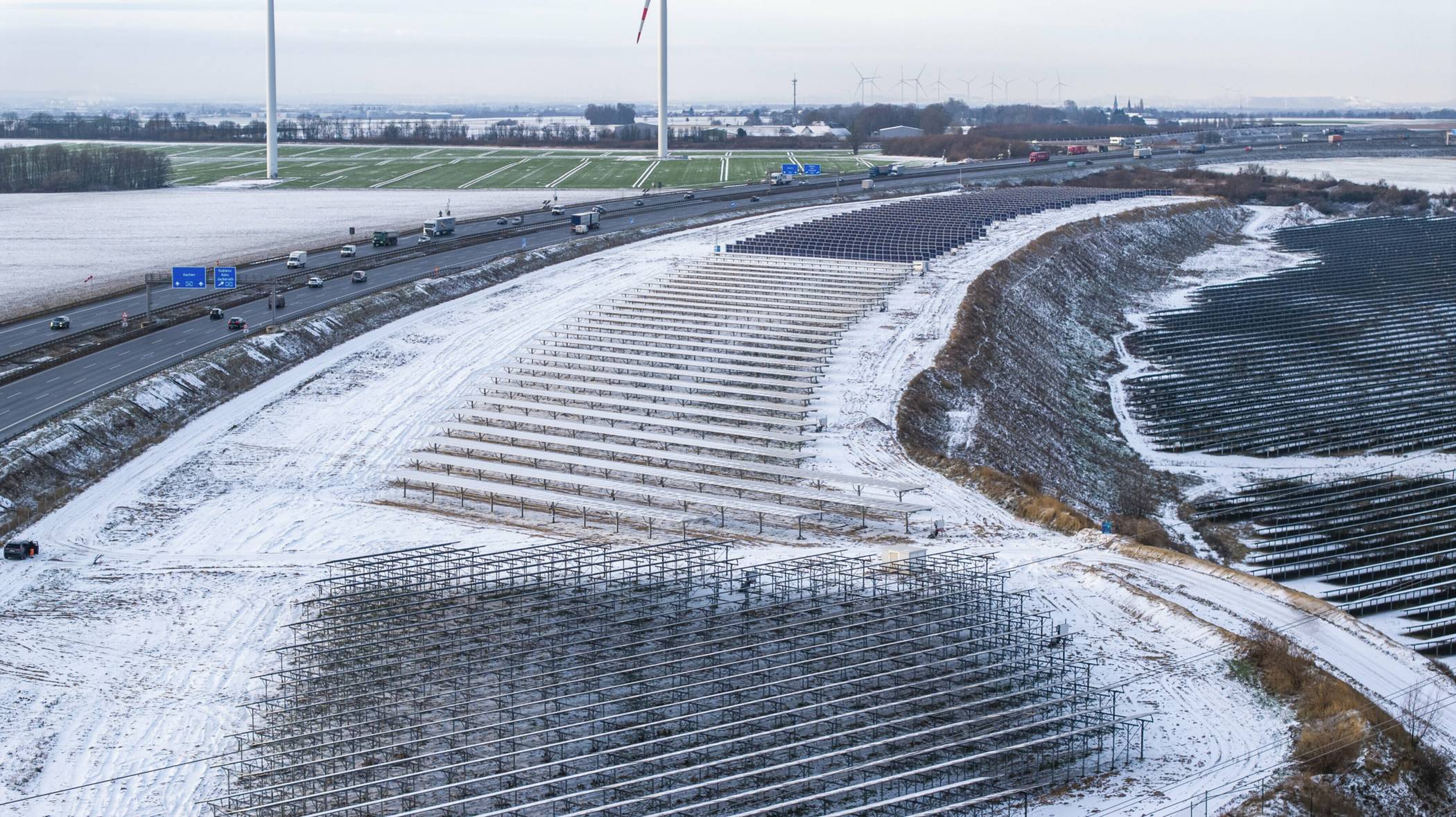  Ein Bild der Anlage – noch schön schneeverweht. 