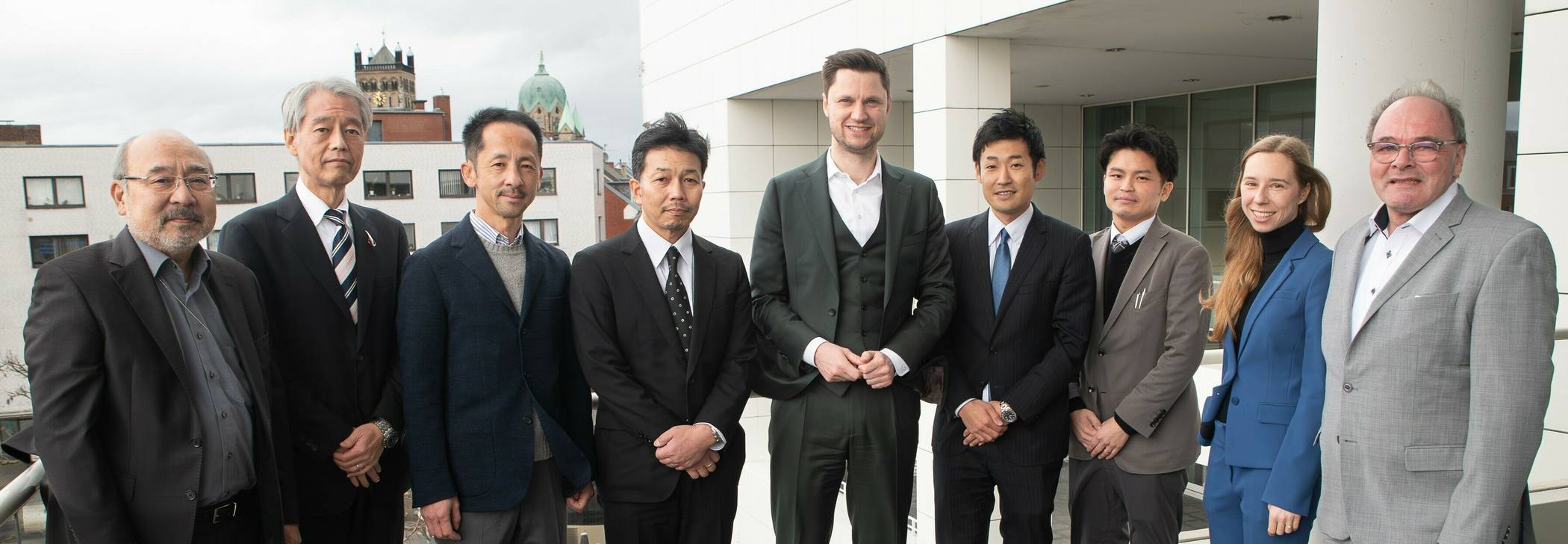 Beim Treffen in Neuss (von links): Akira Harada (Berater der Stadt Ota), die beiden Geschäftsführer Kuniyasu Eguchi und Ryuichi Takahara, Ohki Yasuhiro (Generaldirektor Industrie und Wirtschaft der Stadt Ota), Kreis-Wirtschaftsdezernent Martin Stiller, Yusuke Tonai (Abteilungsleiter Industrie und Wirtschaft der Stadt Ota), Kai Fujiwara (Bereichsleiter JETRO Düsseldorf/Ota City), Johanna Mehring und Robert Abts (beide Kreis-Wirtschaftsförderung).