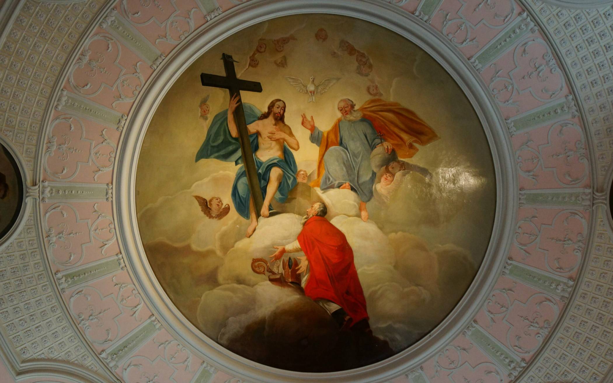 Eindrucksvolle Malereien zieren die Schlosskapelle von