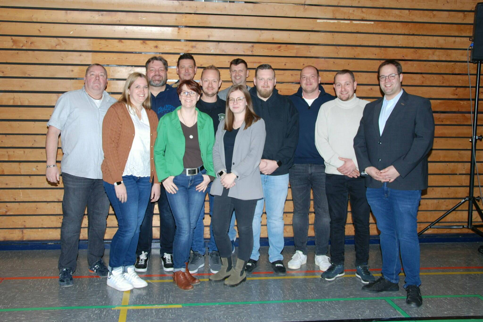 Der neue Vorstand des Heimatvereins Hochneukirch (v.l.): Mark Jensch, Sarah Stettner, Mario Meurer, Jessica Manteca, Detlef Holz, Jan Scharfhausen, Isabelle Heidbüchel, André von Blumenthal, Kevin Sierra, Thomas Schnitzler, Kevin Wiendands und Benedikt Obst.    