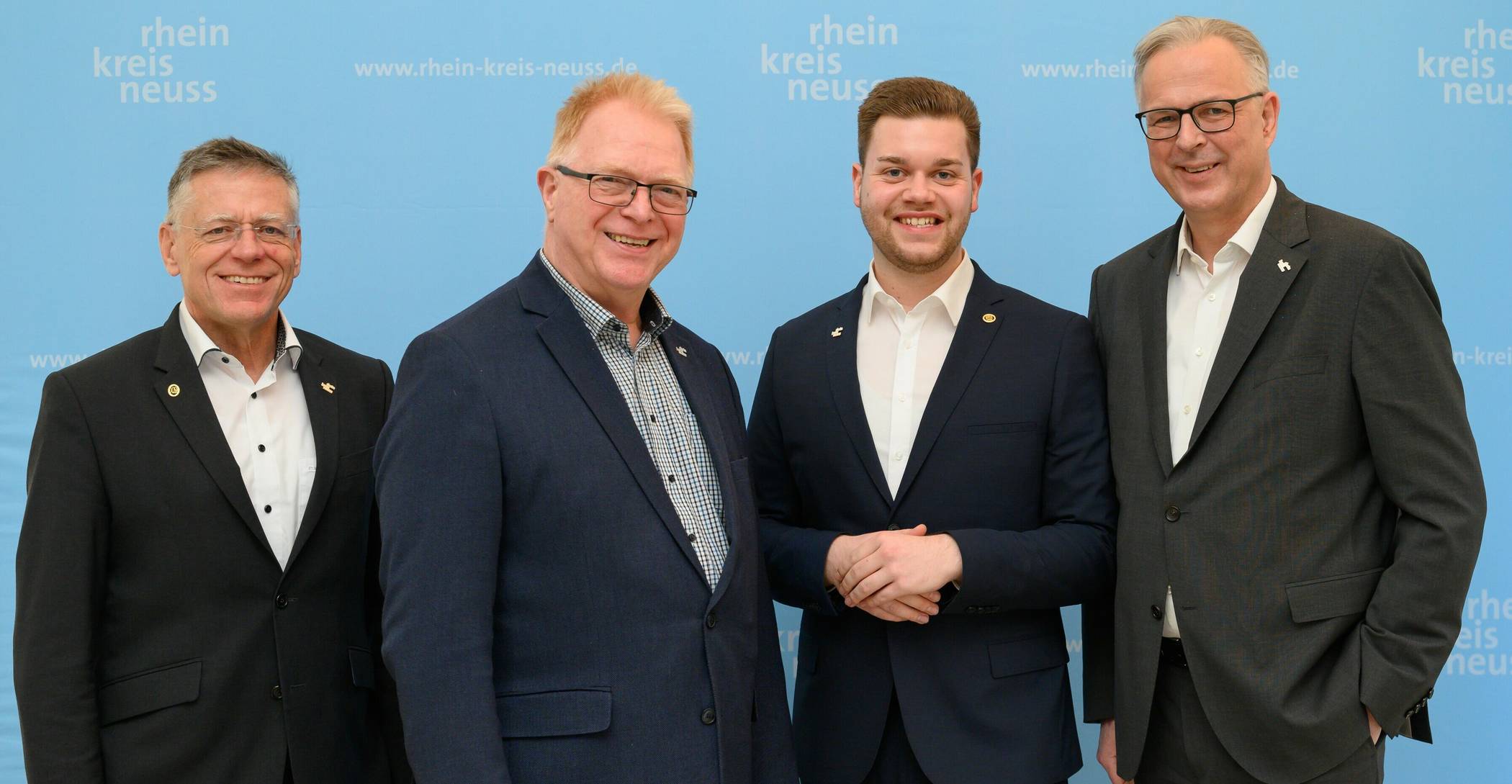 Landrat Hans-Jürgen Petrauschke, Thomas Schütz, Lars Witte und Kreisdirektor Dirk Brügge (von links).
