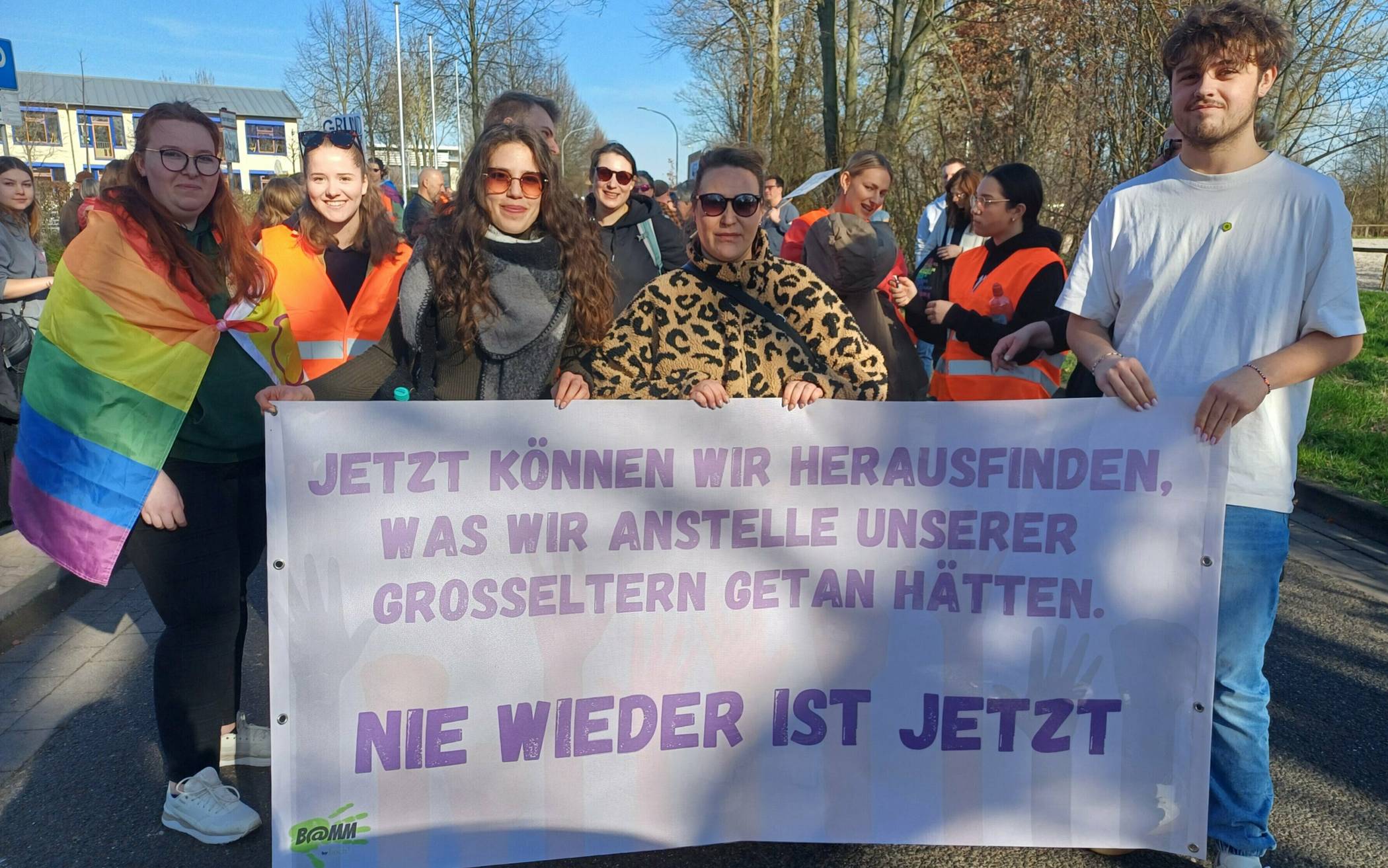 An der Spitze der Demo: Das Jugendcafé Bamm, das die Veranstaltung initiiert hat. 