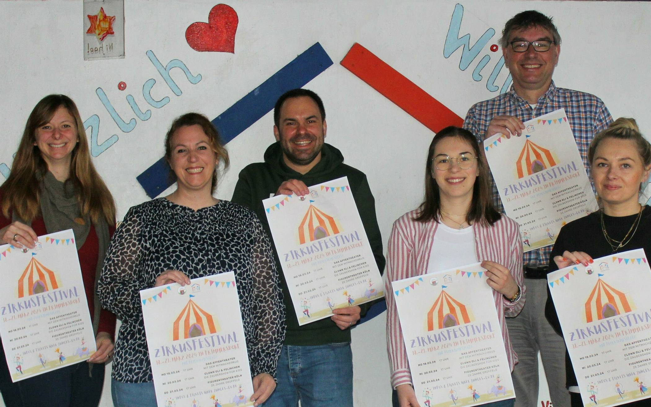  Von links nach rechts im Jenny Georg (Förderverein „Viktoria“-Schule), Anke Radke-Schieder (Schulleitung), Christian Abels, Johanna Giesa, Florian Herpel und Katherin Hojka. 