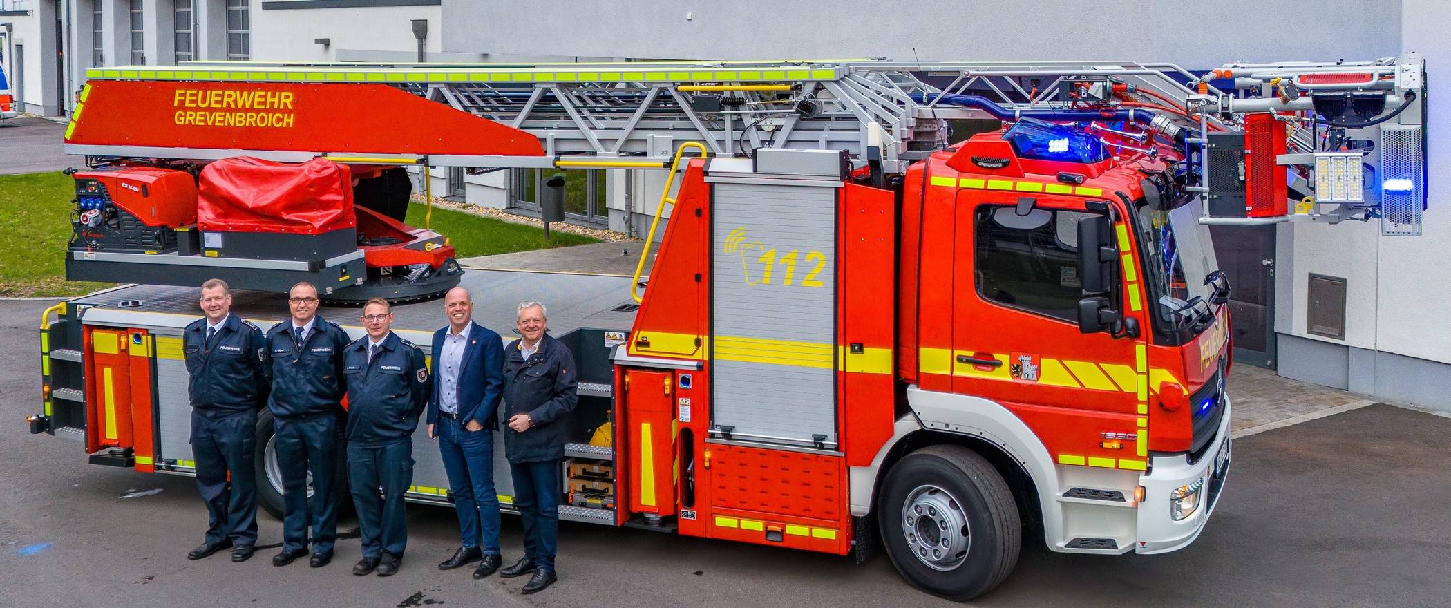 Ingo Reiners (stellvertretender Leiter der Feuerwehr), Stephan Durst (Fachdienstleiter Technischer Service), Christian Koch (stellvertretender Fachdienstleiter, Sachgebietsleiter Ausrüstung und Gebäudeunterhaltung), Bürgermeister Klaus Krützen und Beigeordneter Arno Jansen (von links nach rechts).