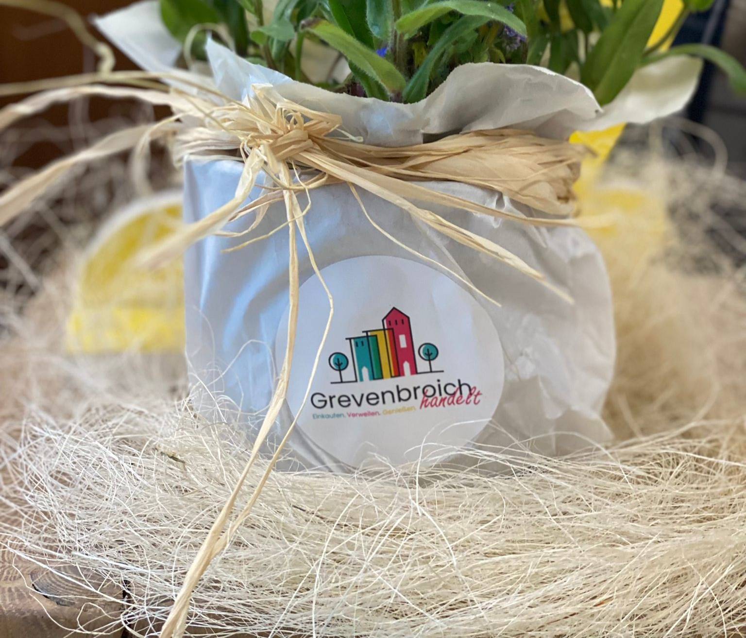 Blumiger Dank​: Osteraktion von „Grevenbroich handelt“​