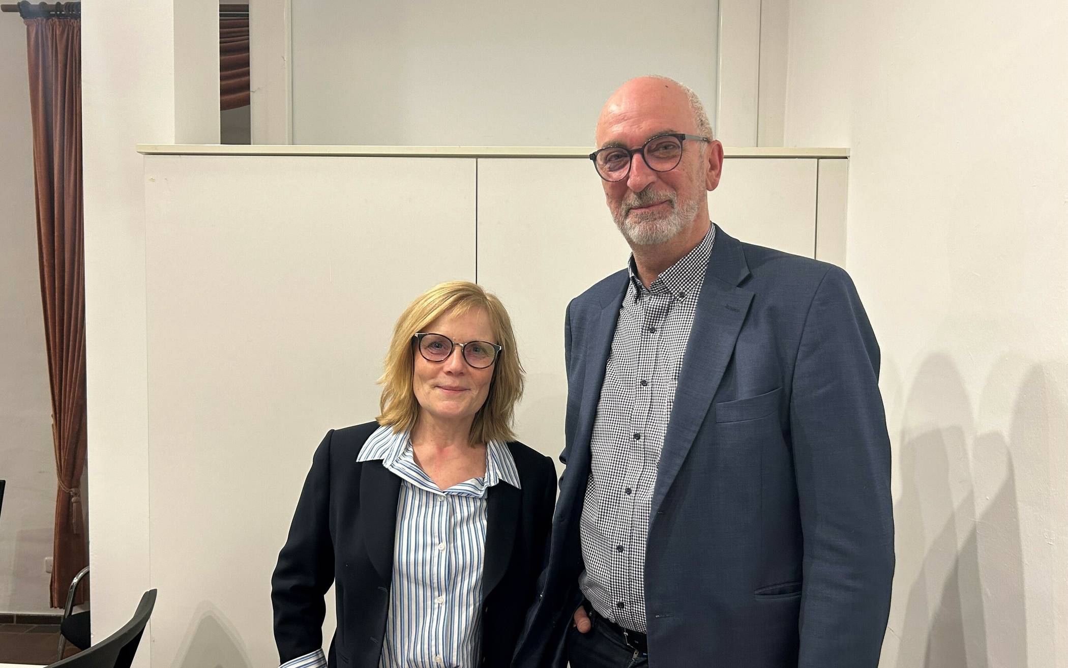   Petra Segschneider, neue Ortsverbandsvorsitzende der CDU Jüchen, mit ihrem Vorgänger Ralf Cremers.  