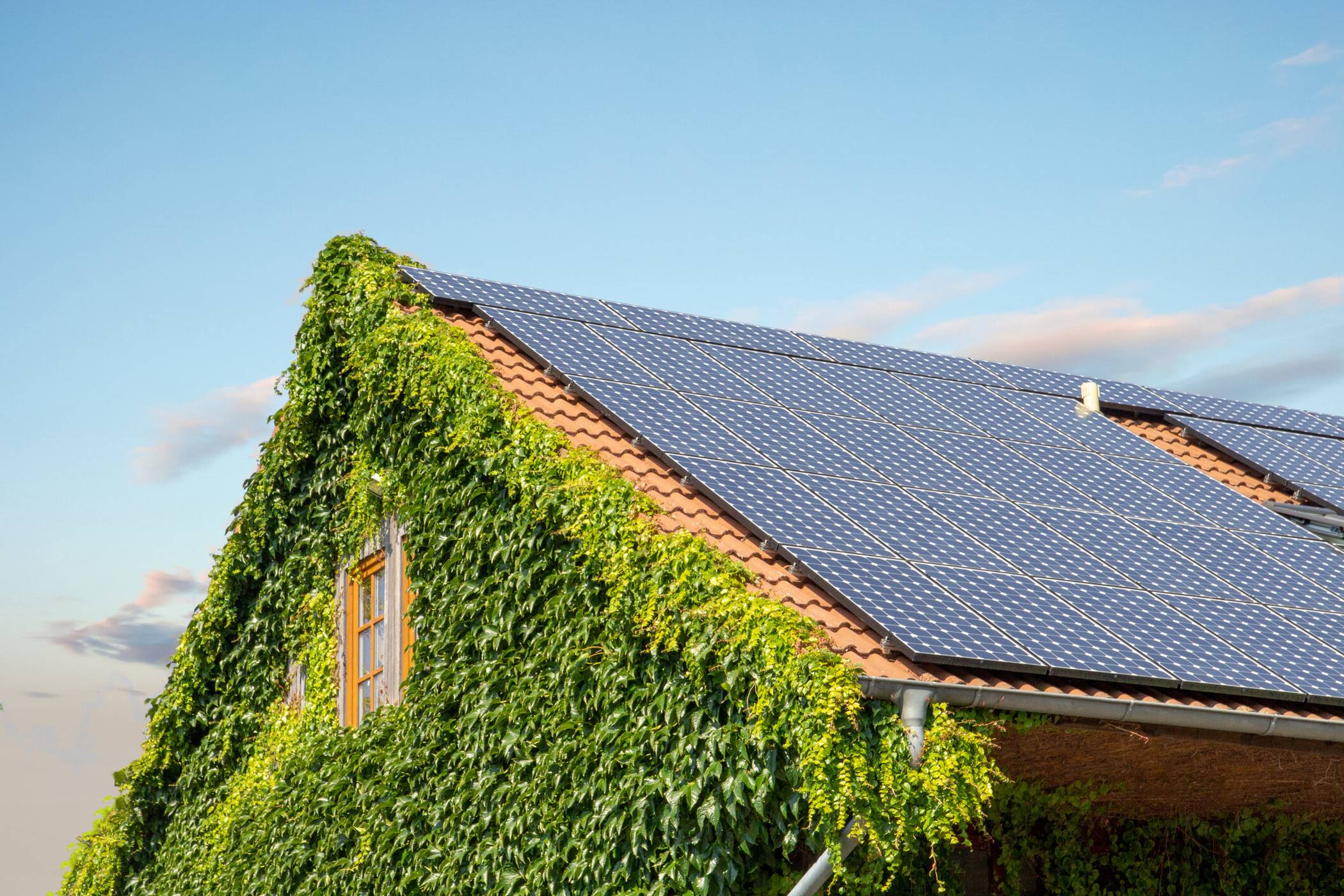  Über Sonnenstrom vom Dach und andere Themen informiert eine Online-Vortragsreihe des Kreises und der Verbraucherzentrale unter dem Leitwort „Energiesparen im Alltag“. 