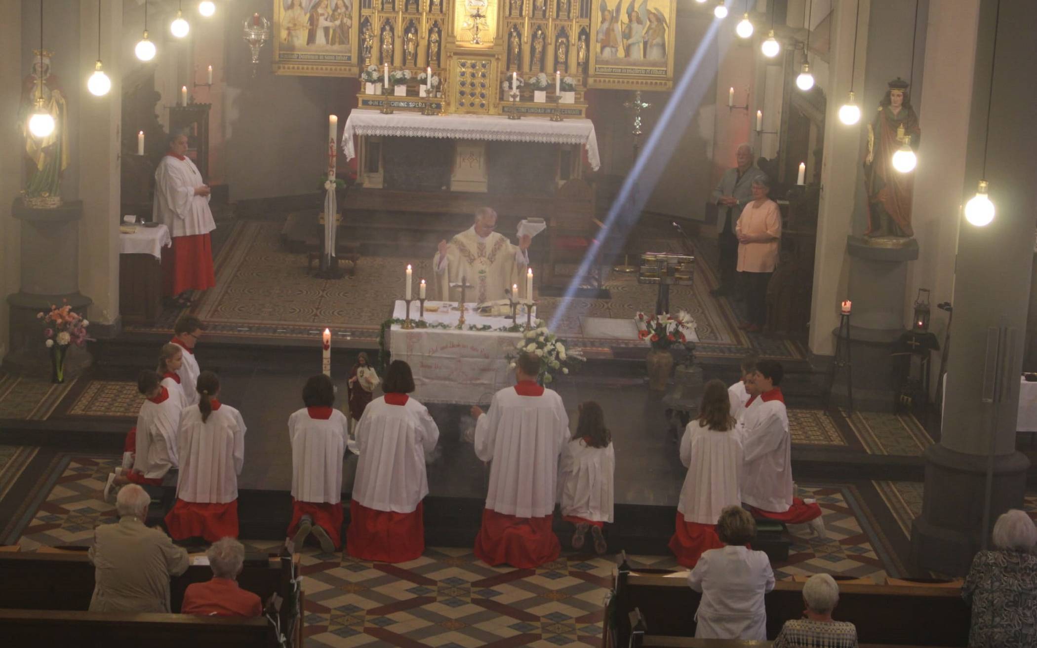 Die Messdiener der Kirchengemeinde St. Pantaleon