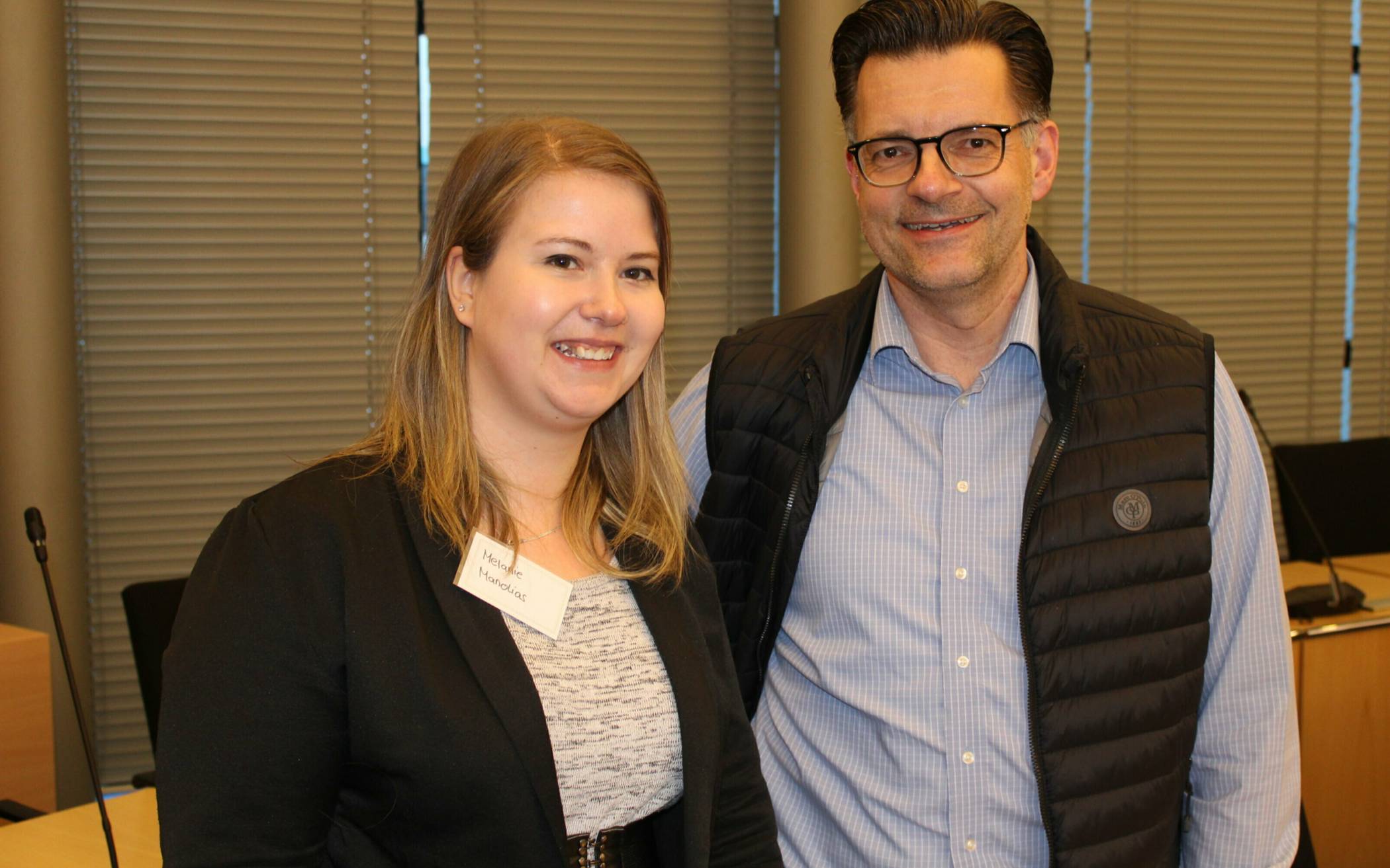 Im Gespräch: Sponsor Carsten Paul („Edeka Paul“) mit Media-Beraterin Melanie Manolias.