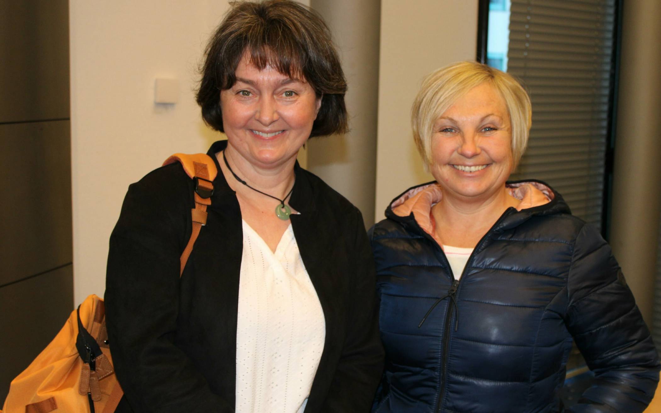  „Ur-Sponsorin“ Tanja Schynke von der „Volksbank Erft“ mit Media-Beraterin Janina Stübben-Kluge. 