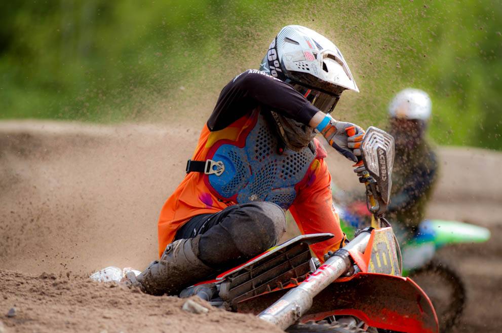 Faszination MotoCross: die Kurvenfahrt im Sand.