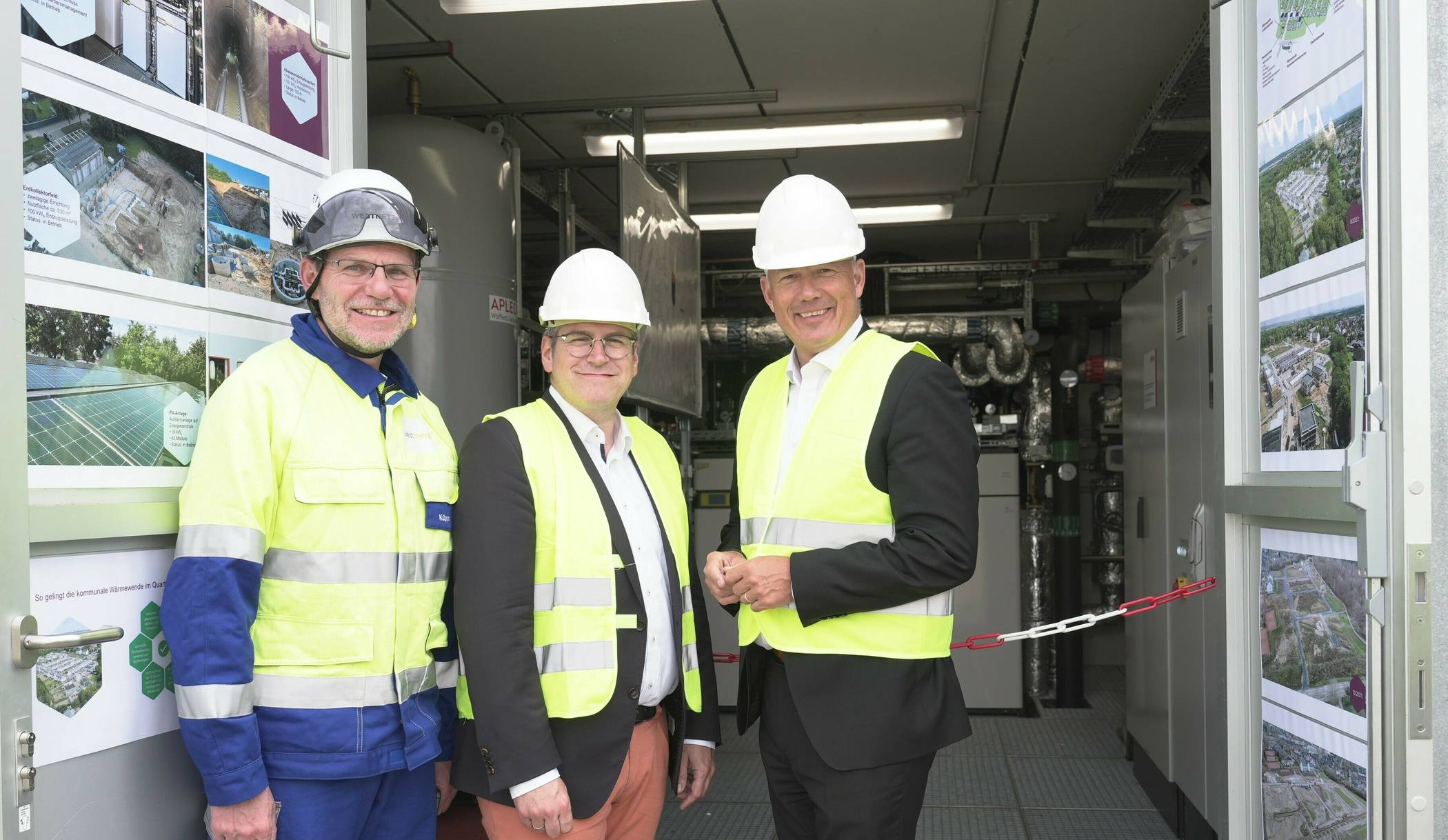  Von links: Dr. Stefan Küppers (Technikvorstand Westenergie), Sascha Solbach (Bürgermeister) und Frank Rock (Landrat des Rhein-Erft-Kreises).  Foto: Klaus Görgen  