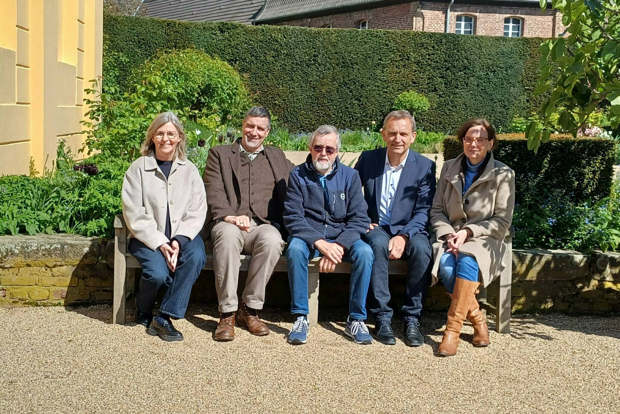  Von links: Heike Sturm (Offene Gartenpforte Rheinland), Michael Frinke (Straße der Gartenkunst), Norbert Euwens (Offene Gartenpforte Rheinland), Jens Spanjer (Stiftung Schloss Dyck) und Christiane Baum (Straße der Gartenkunst).  