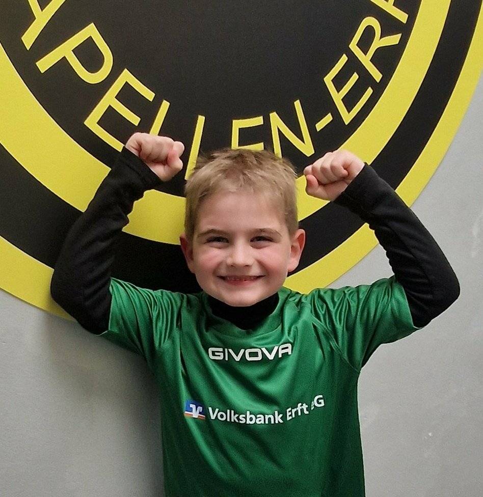 Max (6) schwärmt für Manuel Neuer und die „Fortuna“.