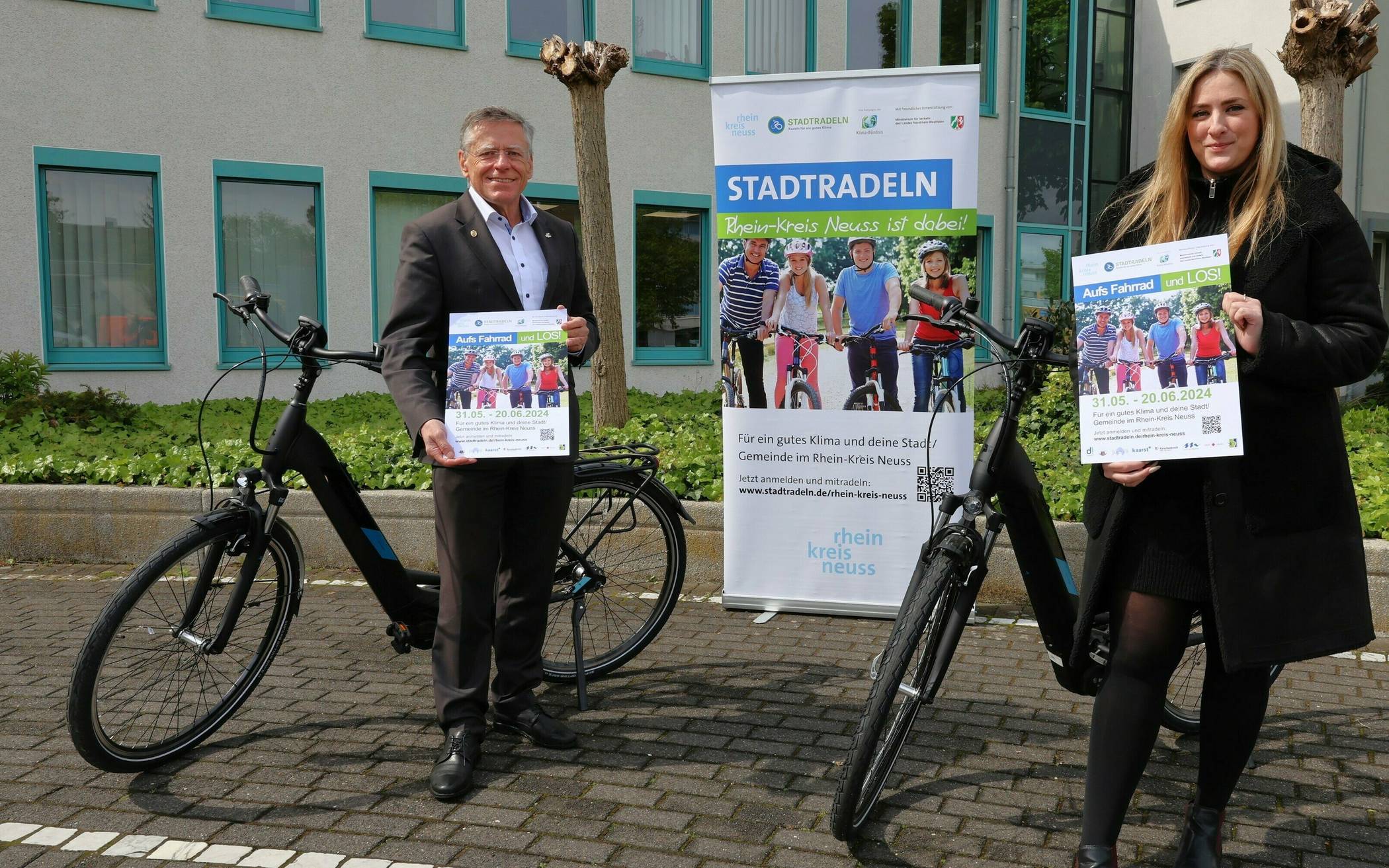 Werben fürs Stadtradeln 2024: Landrat Hans-Jürgen Petrauschke und Samira Smentkowski, Mobilitätsmanagerin und Koordinatorin für die Kampagne