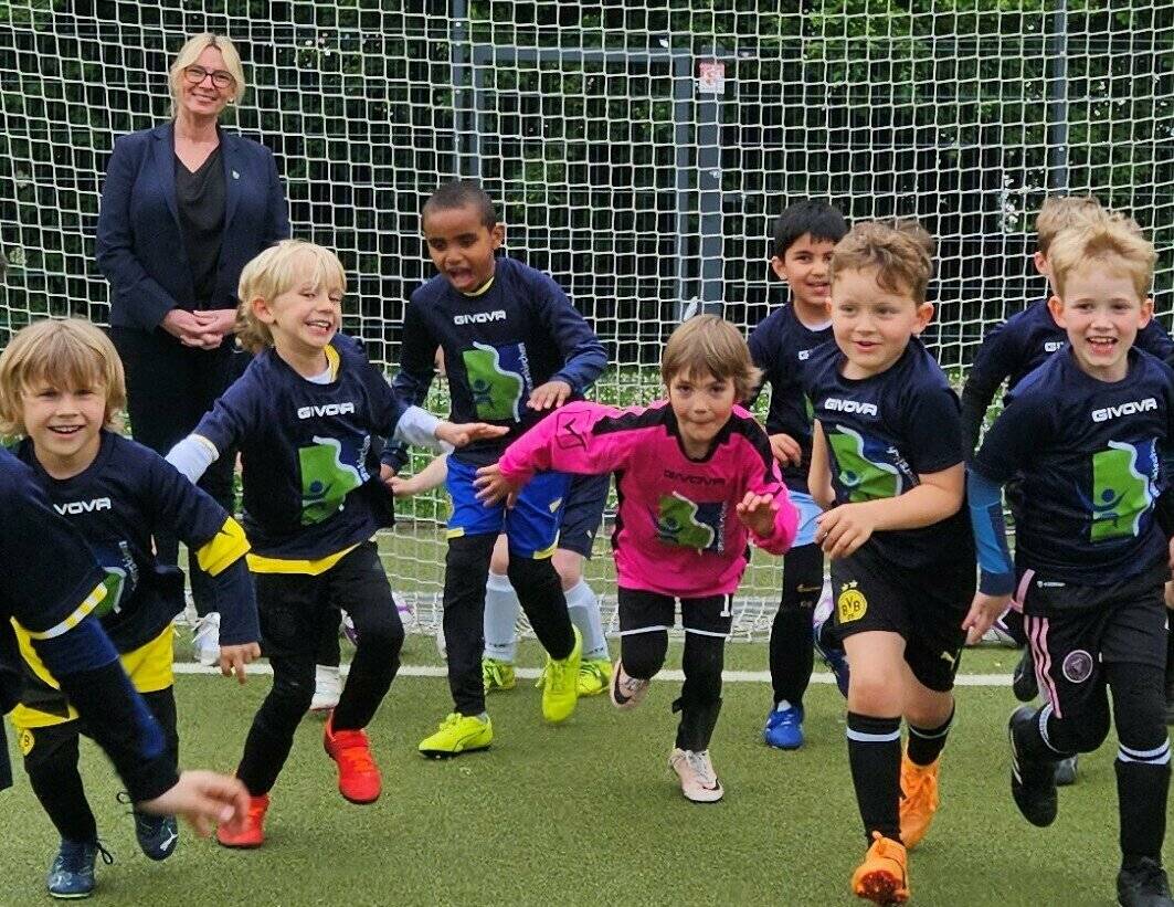  Der erste Aufgalopp der zweiten Mannschaft des VfR Büttgen in den neuen Trikots. 