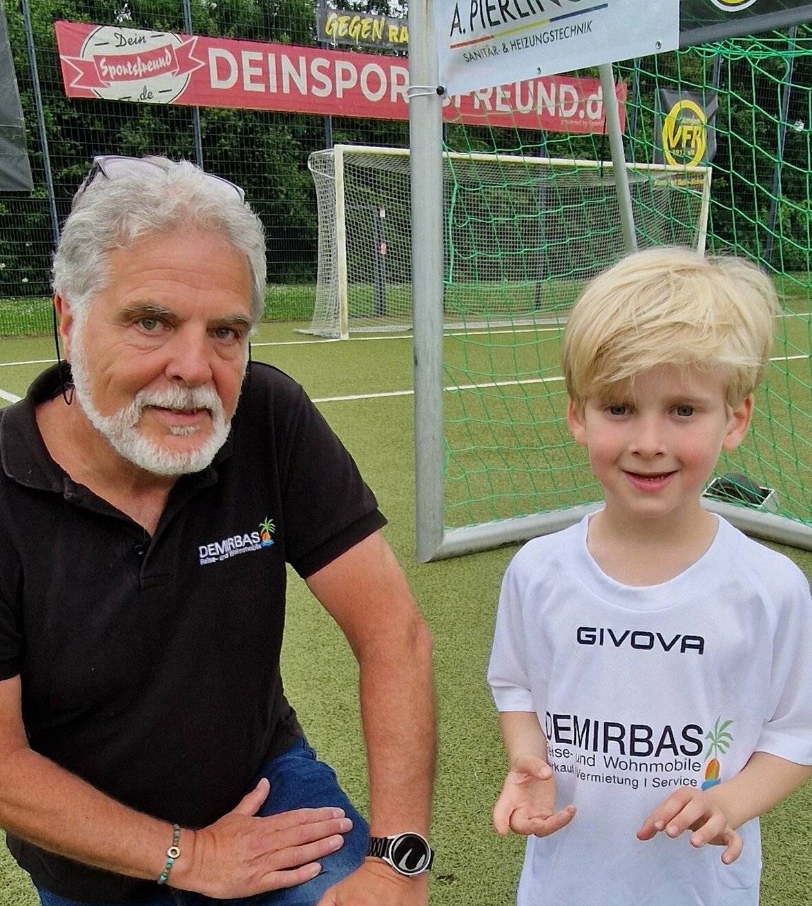 Tony Hecht (7) Jahre schwärmt für den PSG Paris Saint-Germain und will ein Fußballer wie Messi werden.