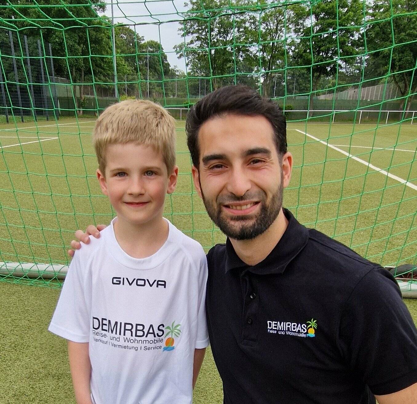  Philipp (6) Jahre ist Fan des FC „Bayern“ München. Sein großes Vorbild ist der begnadete Messi. 