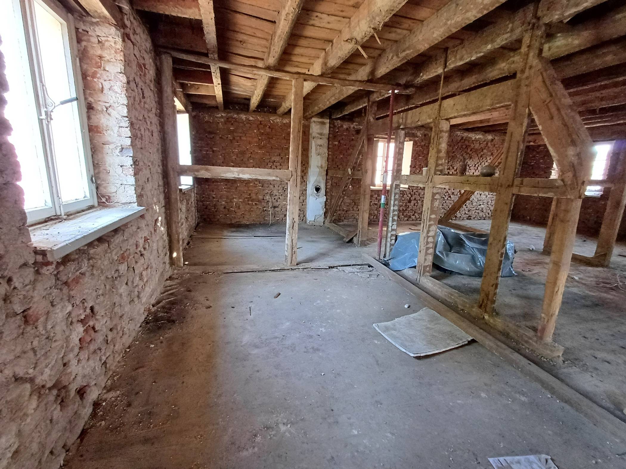 Ein Blick in die entkernte erste Etage.