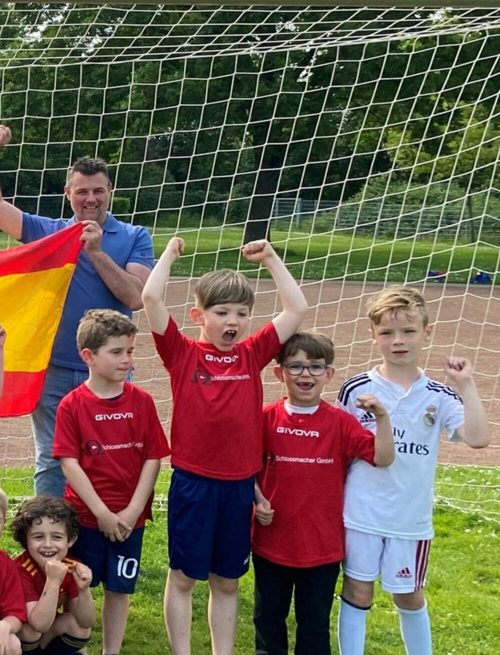 Oskar Bensch (ganz rechts) gehört mit zu den Gustorfer Kids.