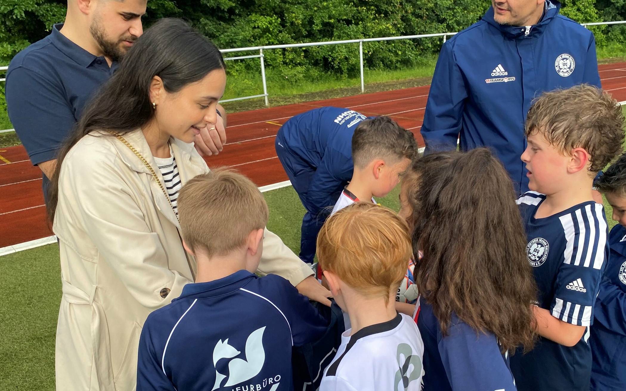  Schon die jungen Kicker der Bambini wissen genau, welche Rückennummer sie haben wollen! 