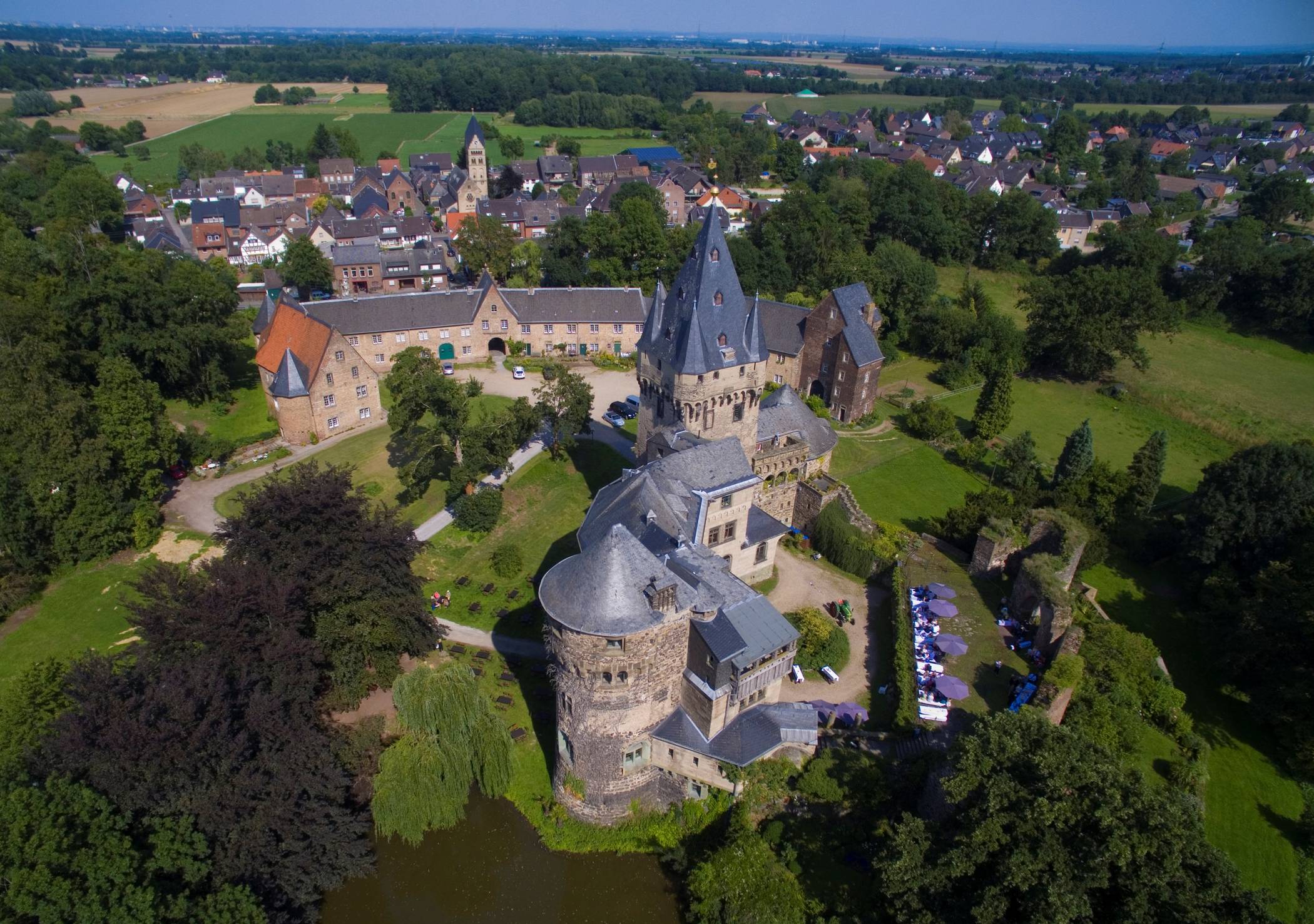  Dörfer mit Zukunft – wie hier Hülchrath im Stadtgebiet von Grevenbroich – stehen im Mittelpunkt des Kreiswettbewerbs, zu dem sich die Jury am 11. Juni erstmals trifft. 