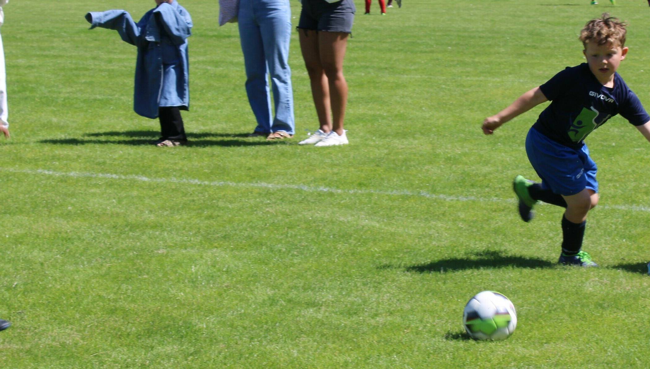 Szenen aus den Spielen und vom Spielfeldrand
