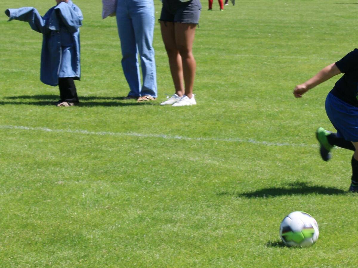 Szenen aus den Spielen und vom Spielfeldrand
