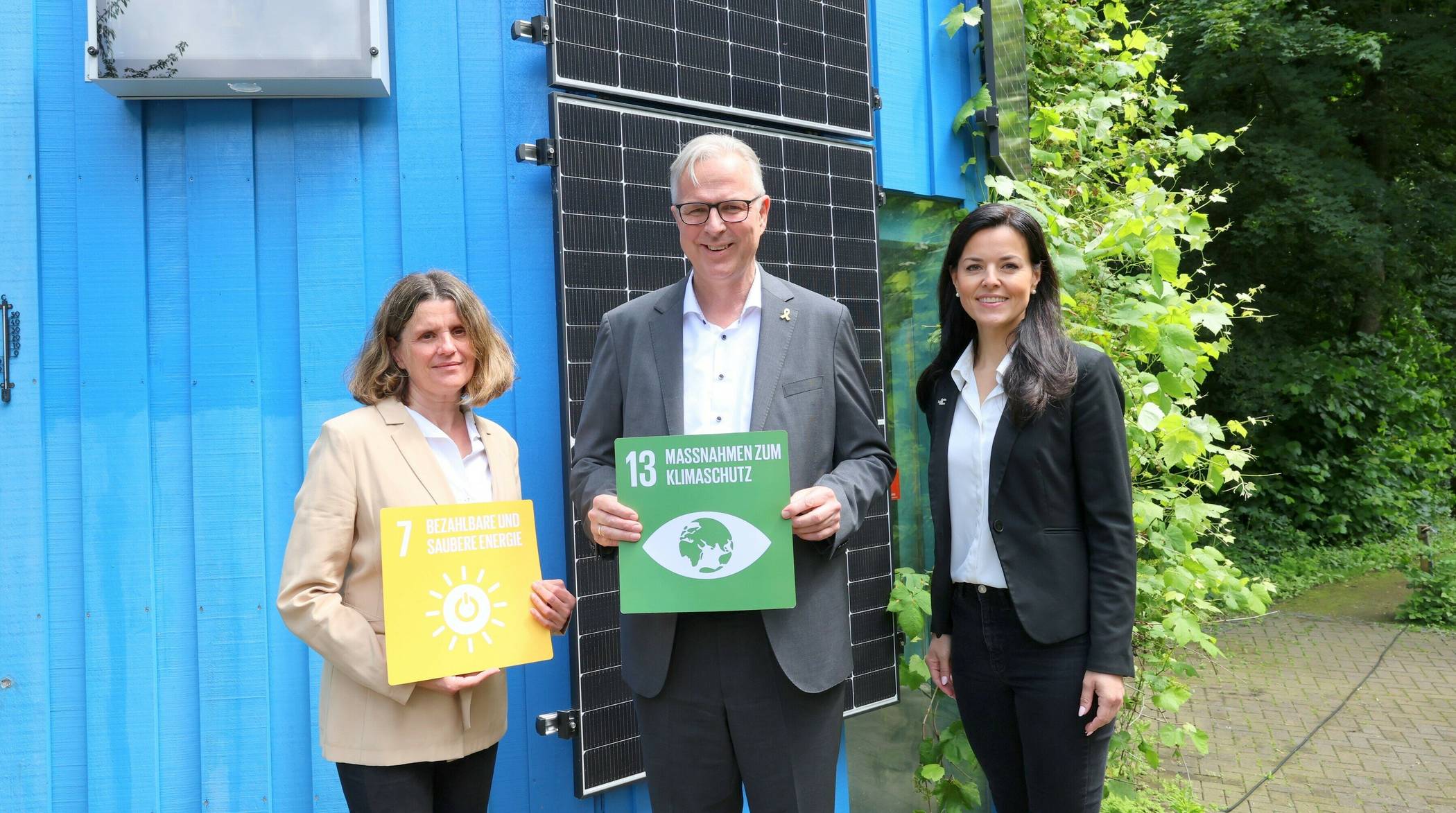  Die Energiewende im Blick (v.l.): Klimaschutzmanagerin Regina Krings, Kreisdirektor Dirk Brügge und Klimaschutzmanagerin Ina Grothe.  