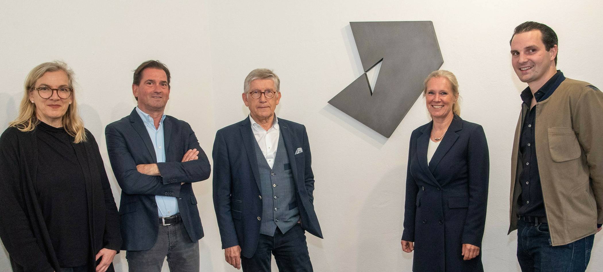 Juliane Rückriem (Tochter von Ulrich Rückriem), Christian Löhrl („Galerie Löhrl" in Mönchengladbach), Eugen Viehof („Sammlung Viehof“), Dr. Kathrin Wappenschmidt und Robin Karner (Mitarbeiter von Ulrich Rückriem).