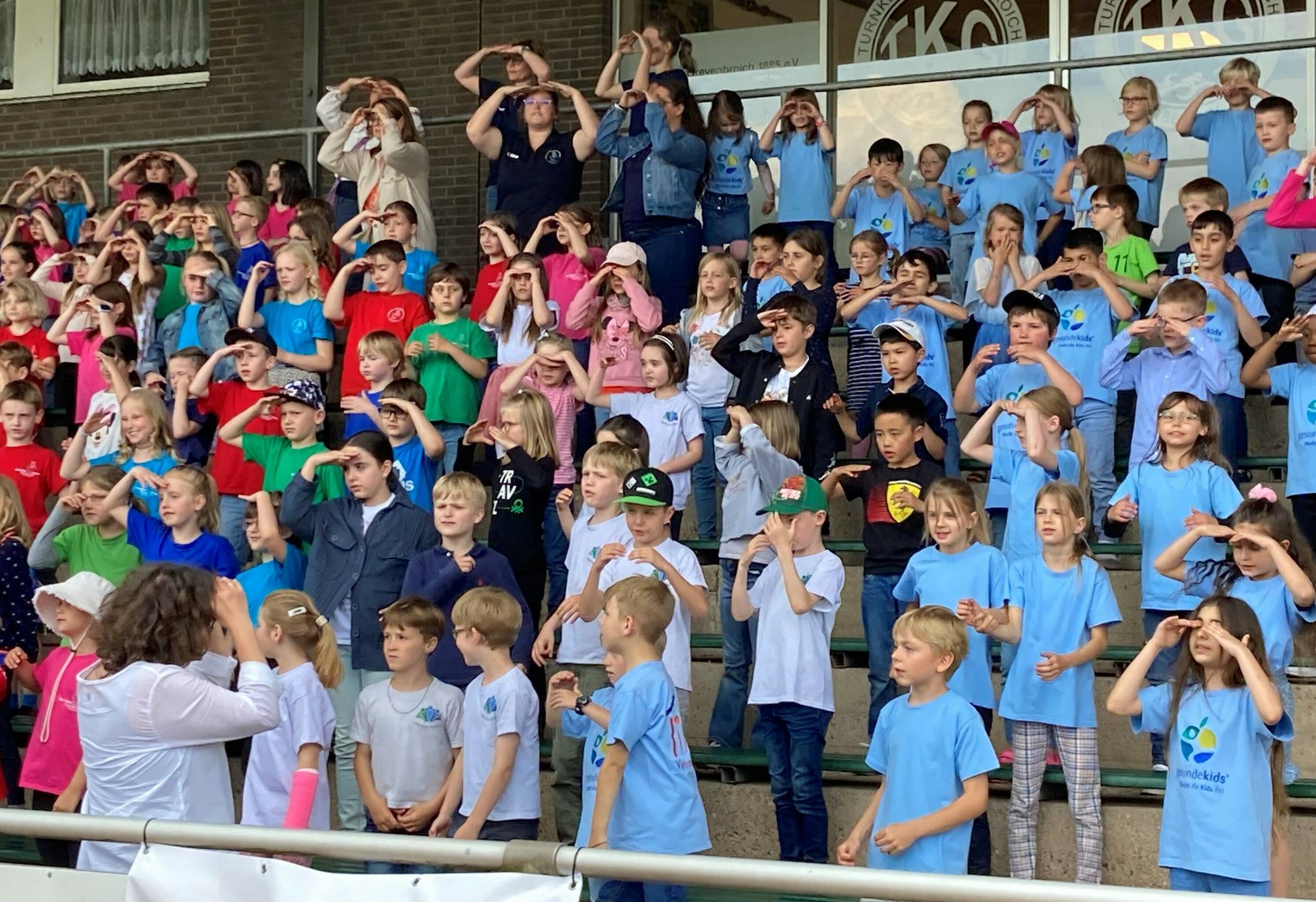 „JeKits“ und „SingPause“: Abschlusskonzert im Schloss-Stadion​