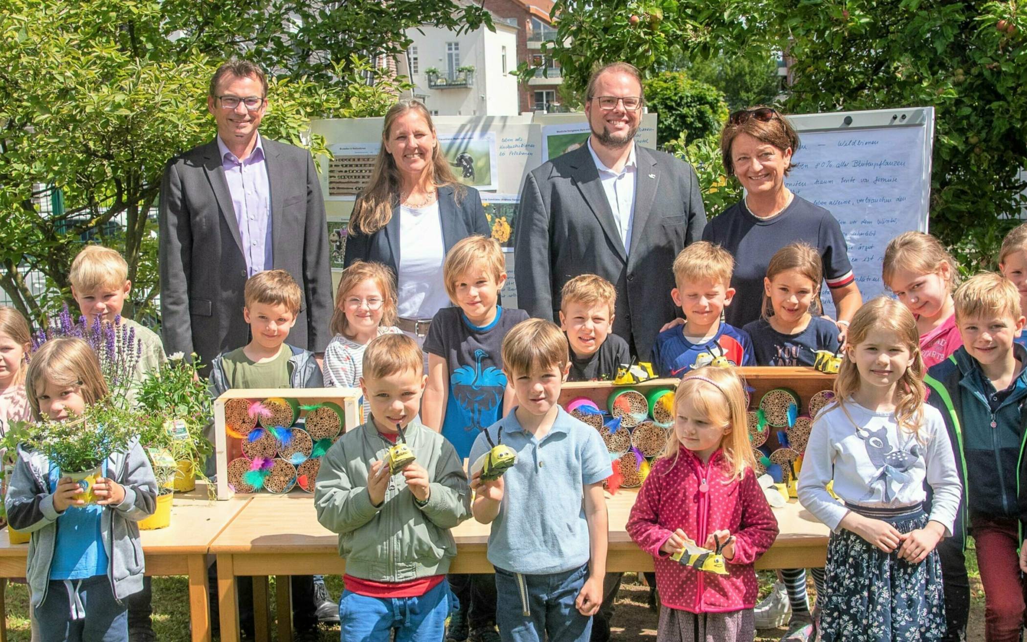 „Wildbienen willkommen“ (von links): Markus Reinders,