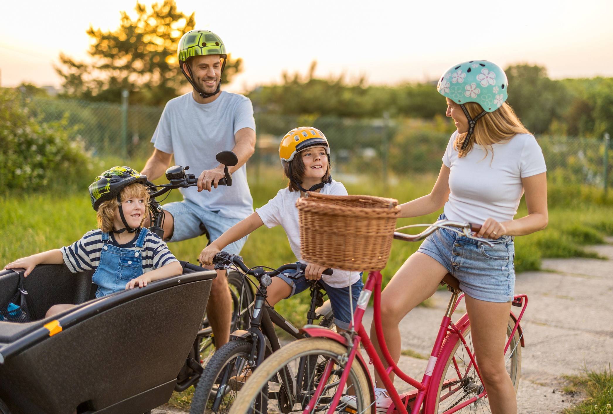  Auch Familien können beim "Raderlebnistag Niederrhein" am 7. Juli gemeinsam in die Pedale treten. 