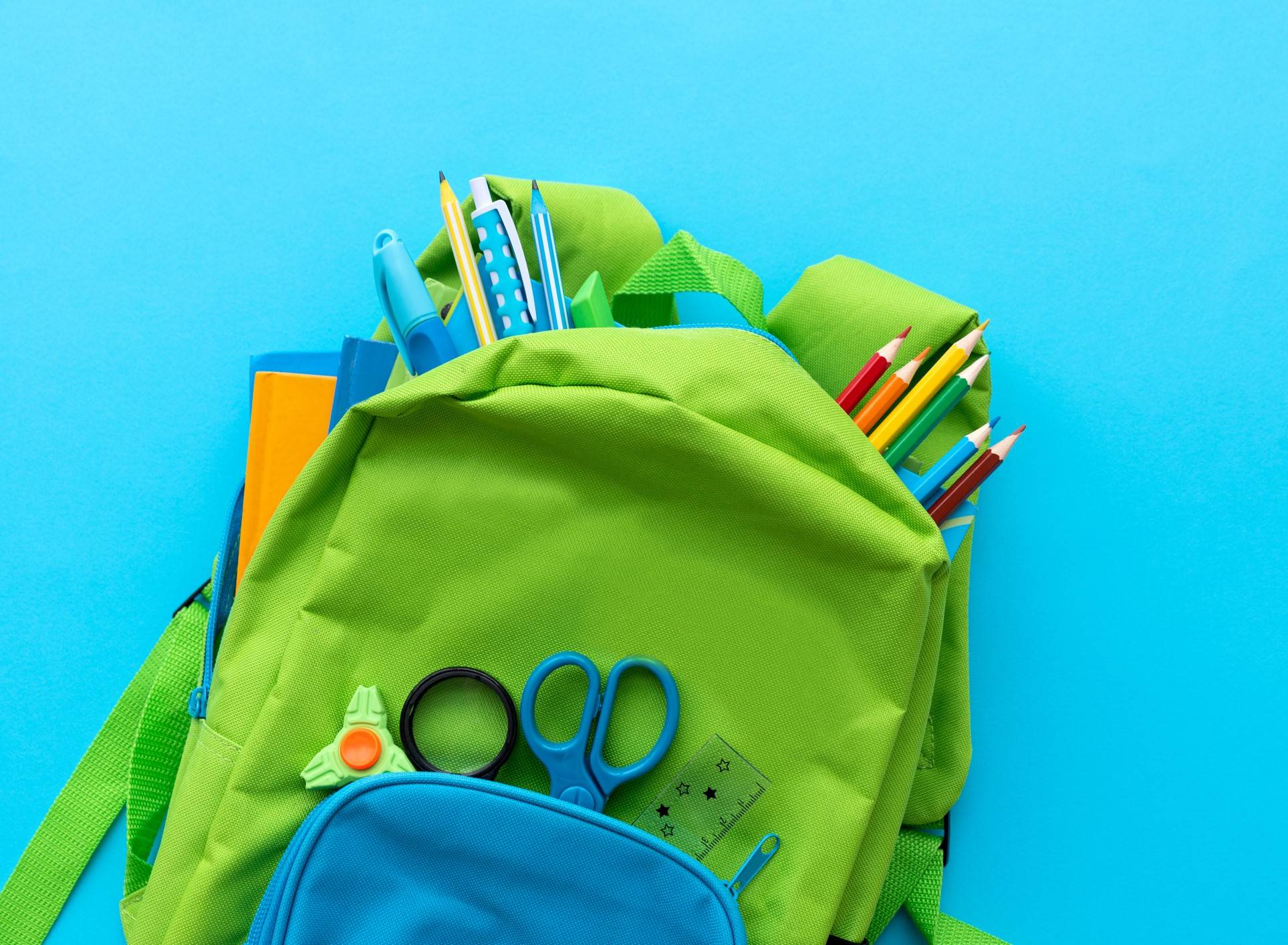  Bedürftige Kinder und Jugendliche erhalten für die Ausstattung mit persönlichem Schulbedarf einen Zuschuss. Darauf hat der Rhein-Kreis hingewiesen. 