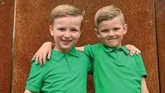  Eine Neuenhausener Spezialität: Die Kronenkinder Benedikt Wilms und Toni Dederichs. 