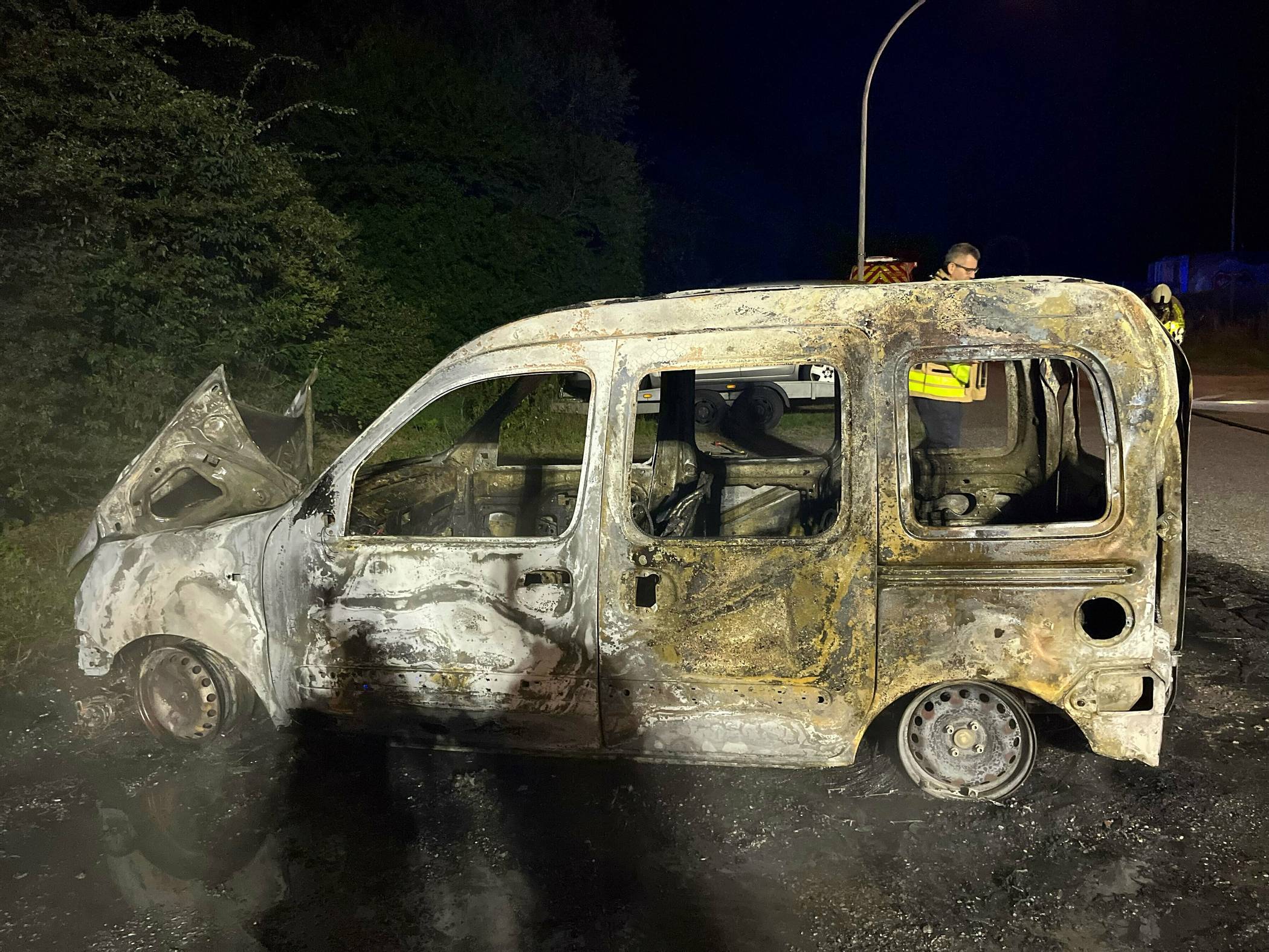 Auto brennt am "Türling" aus: Zeugen gesucht