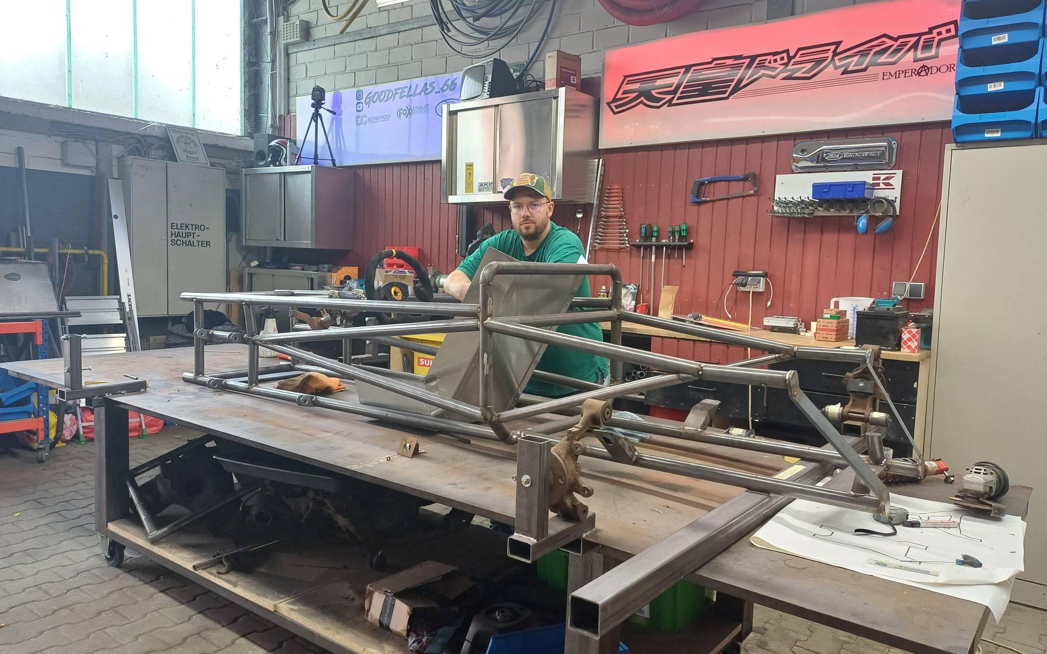 Robin Winzer baut in seiner Hobbywerkstatt
