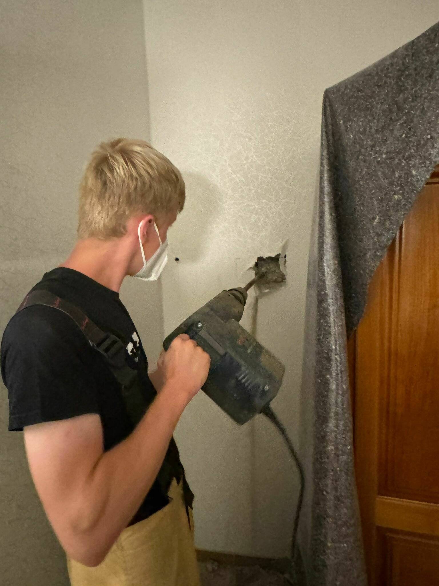  Letztendlich musste die Wand aufgestemmt werden. 