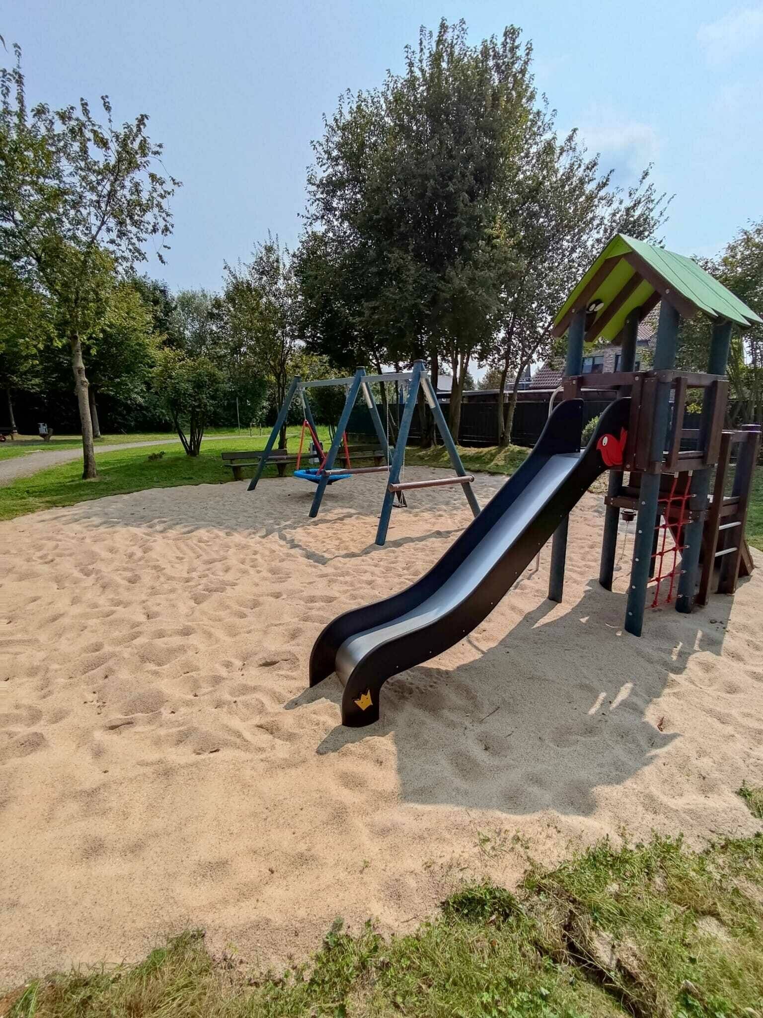 Mehrere Spielplätze, wie hier in Holz, wurden mit neuen Spielgeräten ausgestattet. 