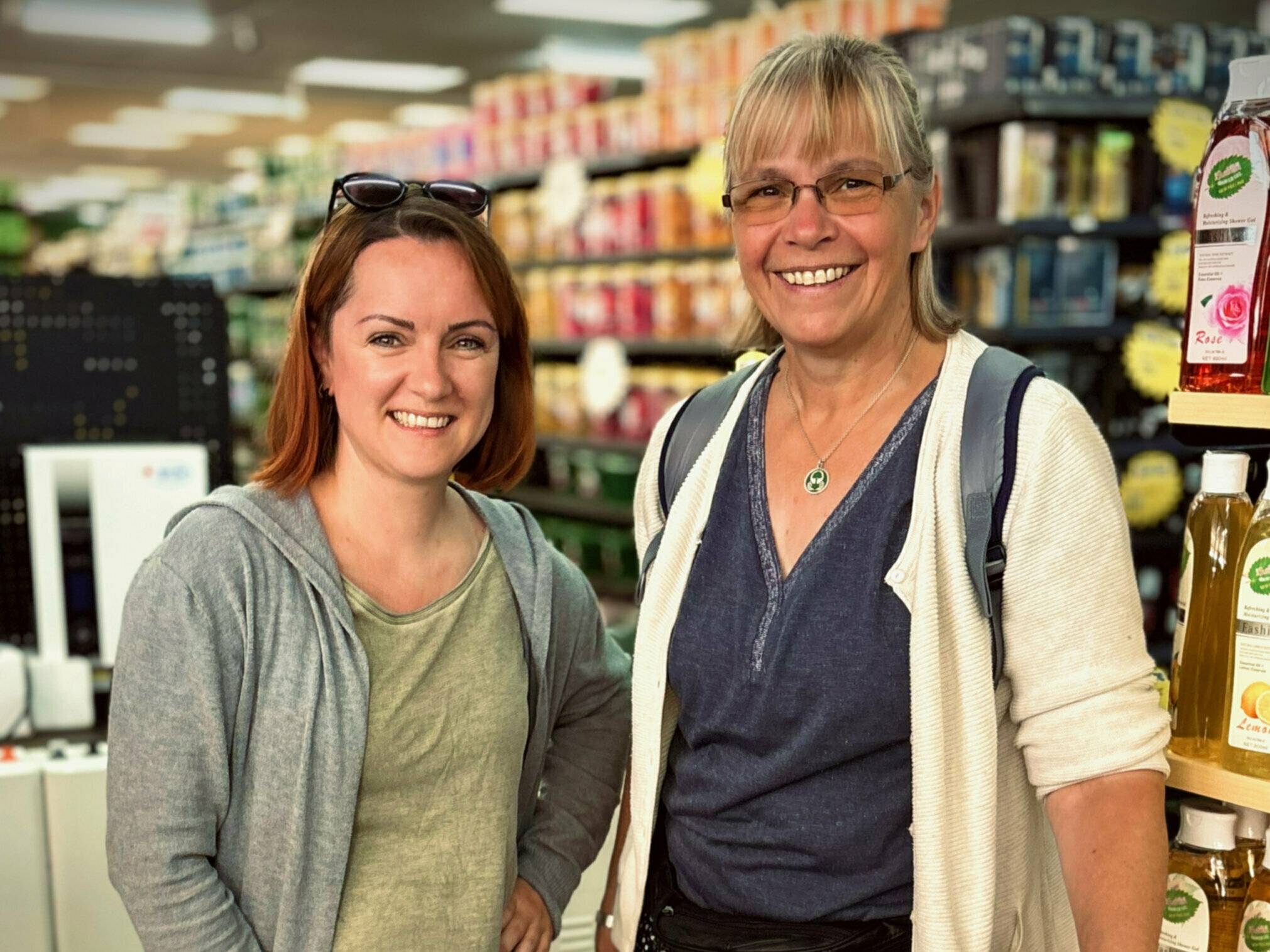  Steffi Greuel und Kerstin Hälker, Vorstand der Stiftung „Wald schafft Zukunft“.  