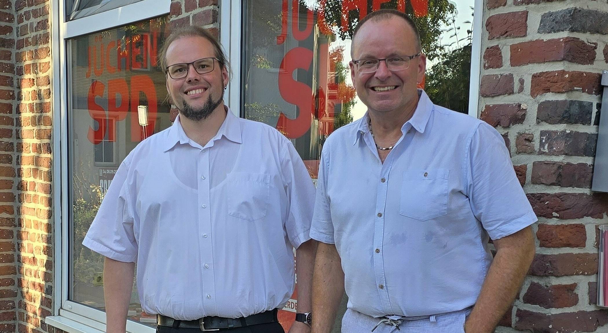  Gregor Küpper (l.) mit dem SPD-Ortsvereinsvorsitzenden Norbert John.  