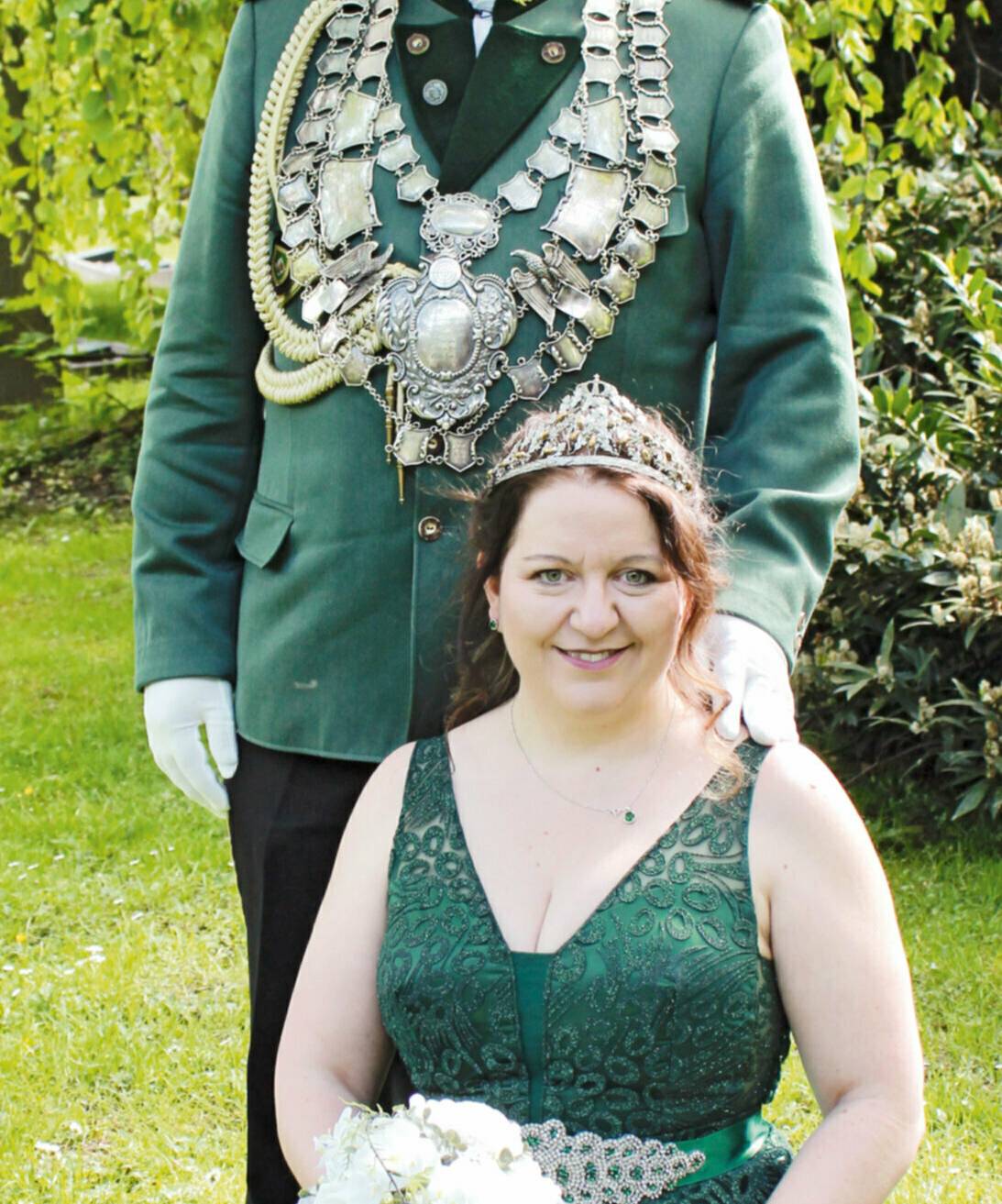  Das Königspaar Thomas und Renate Peters mit Prinzessin Lea (oben), Prinz Karl und Prinzessin Anna. 